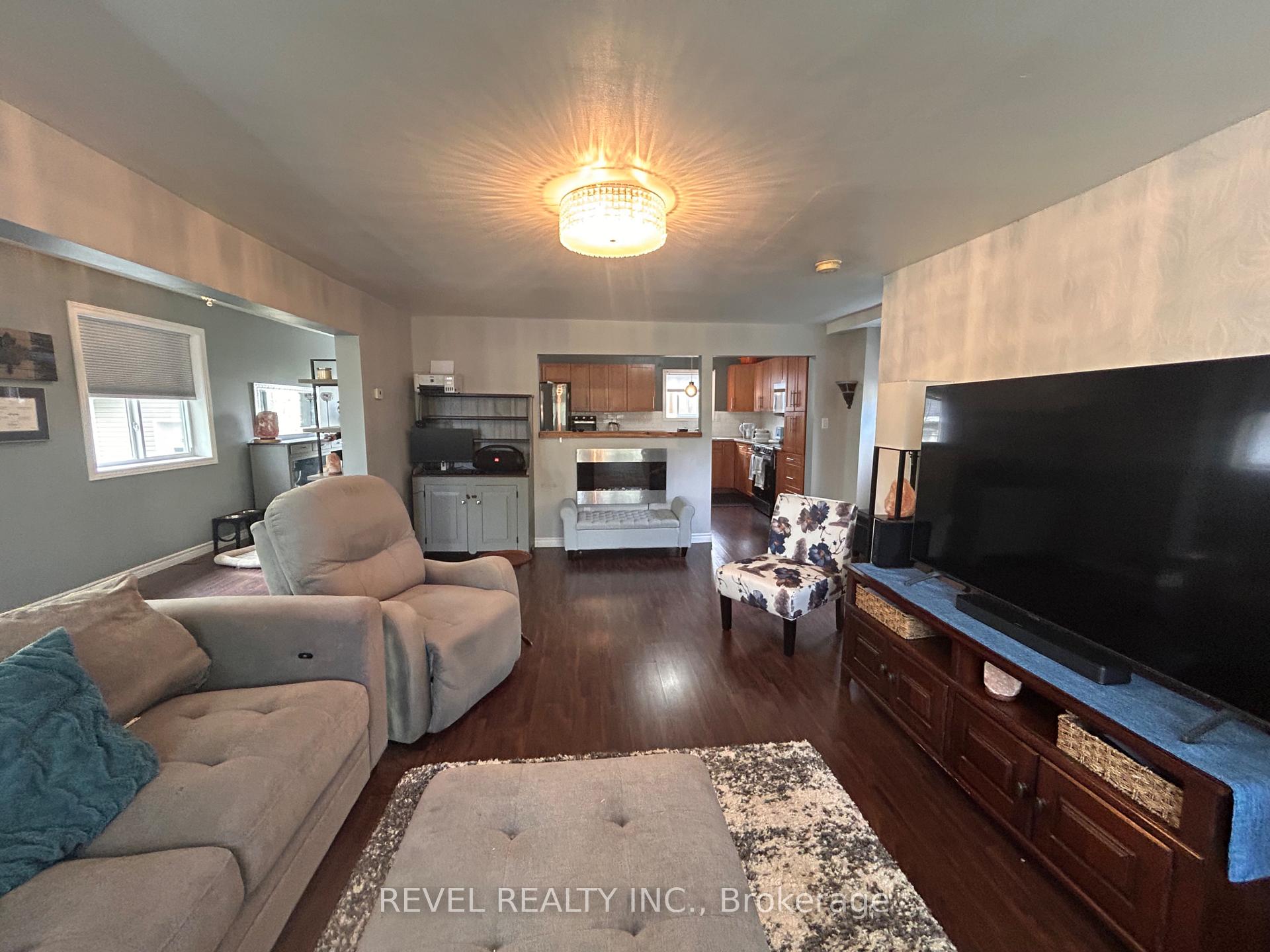 Photo 11 of 303 Fourth Avenue, Cochrane — HOMEH