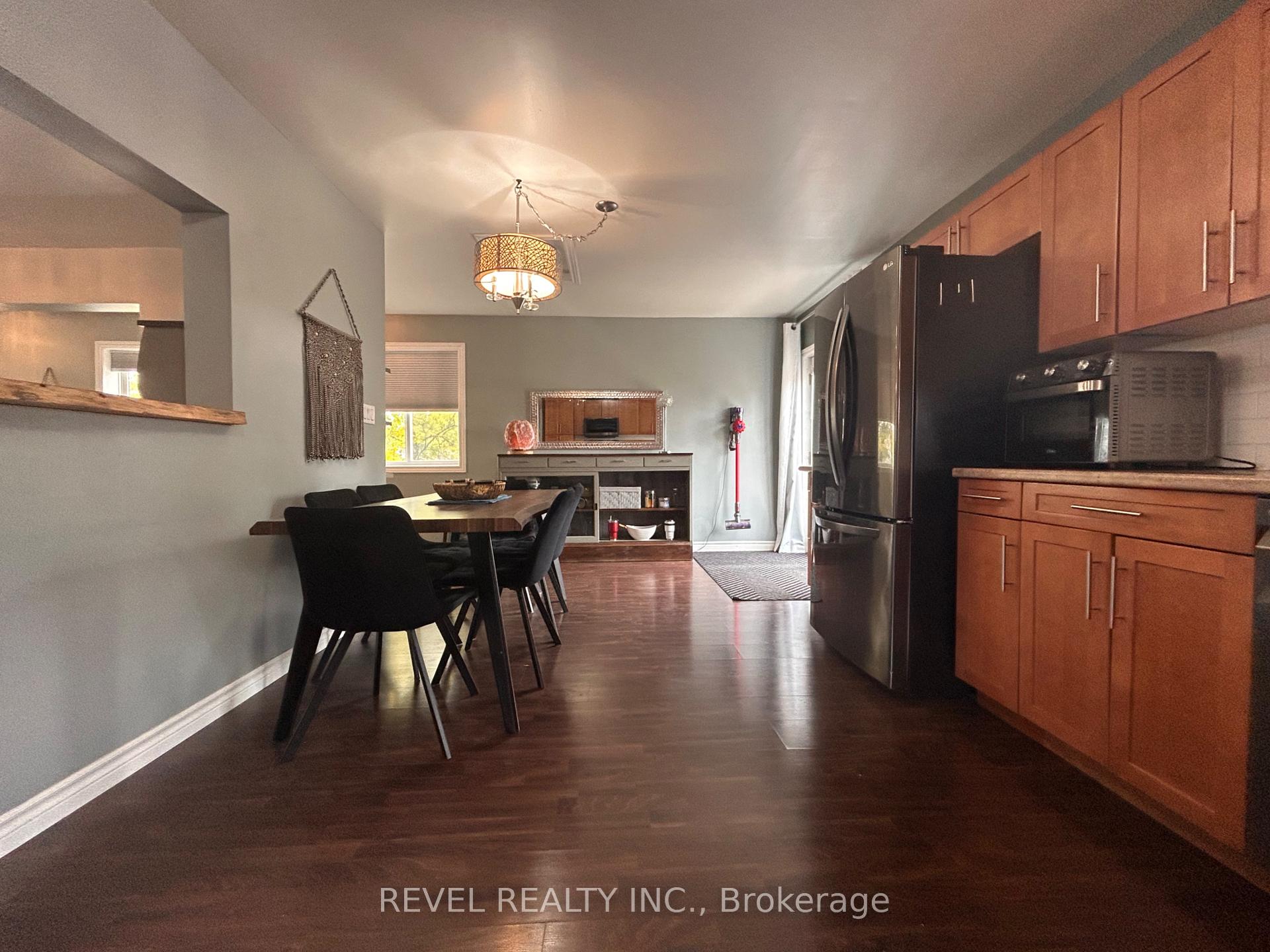 Photo 9 of 303 Fourth Avenue, Cochrane — HOMEH
