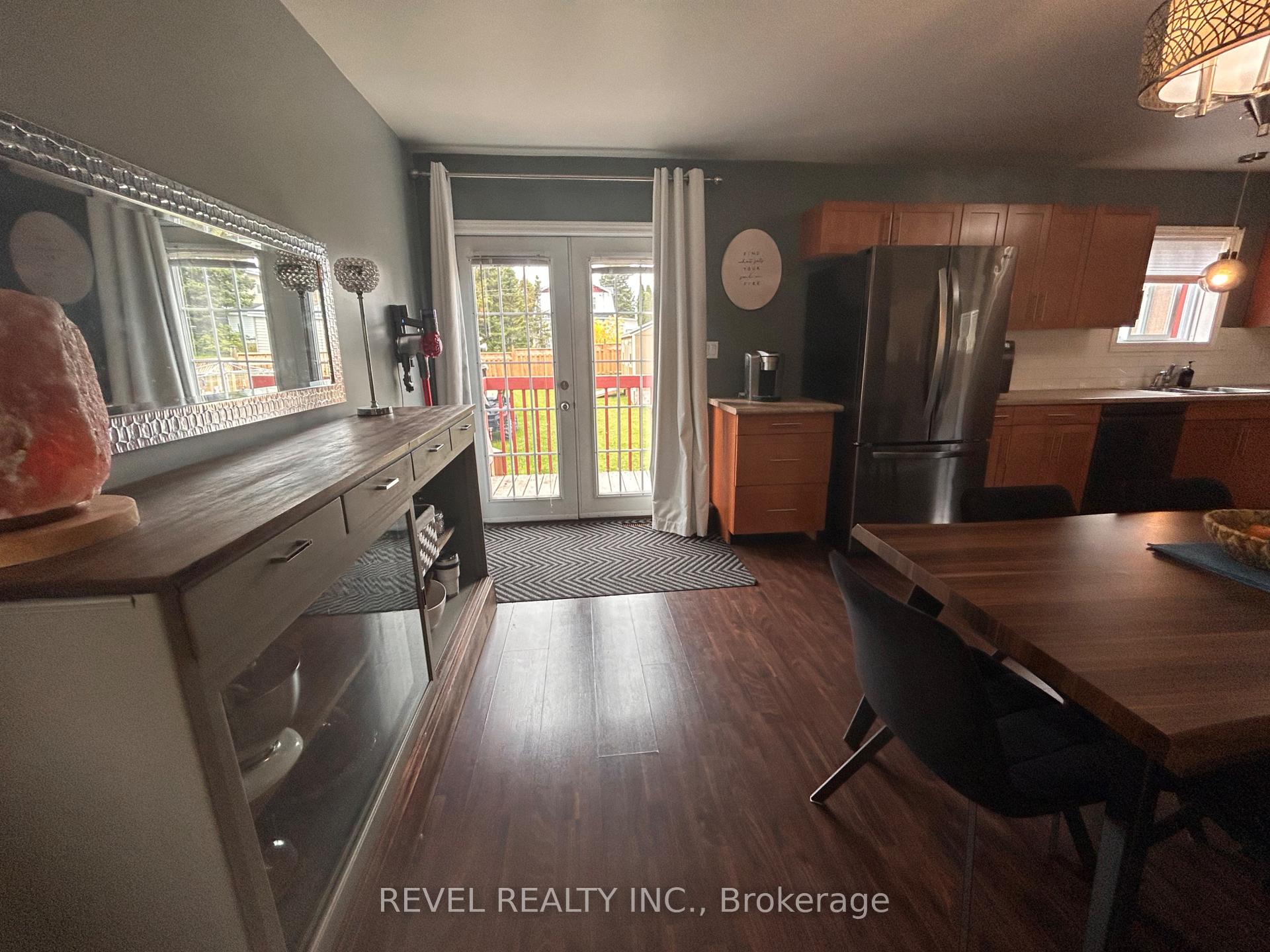 Photo 12 of 303 Fourth Avenue, Cochrane — HOMEH