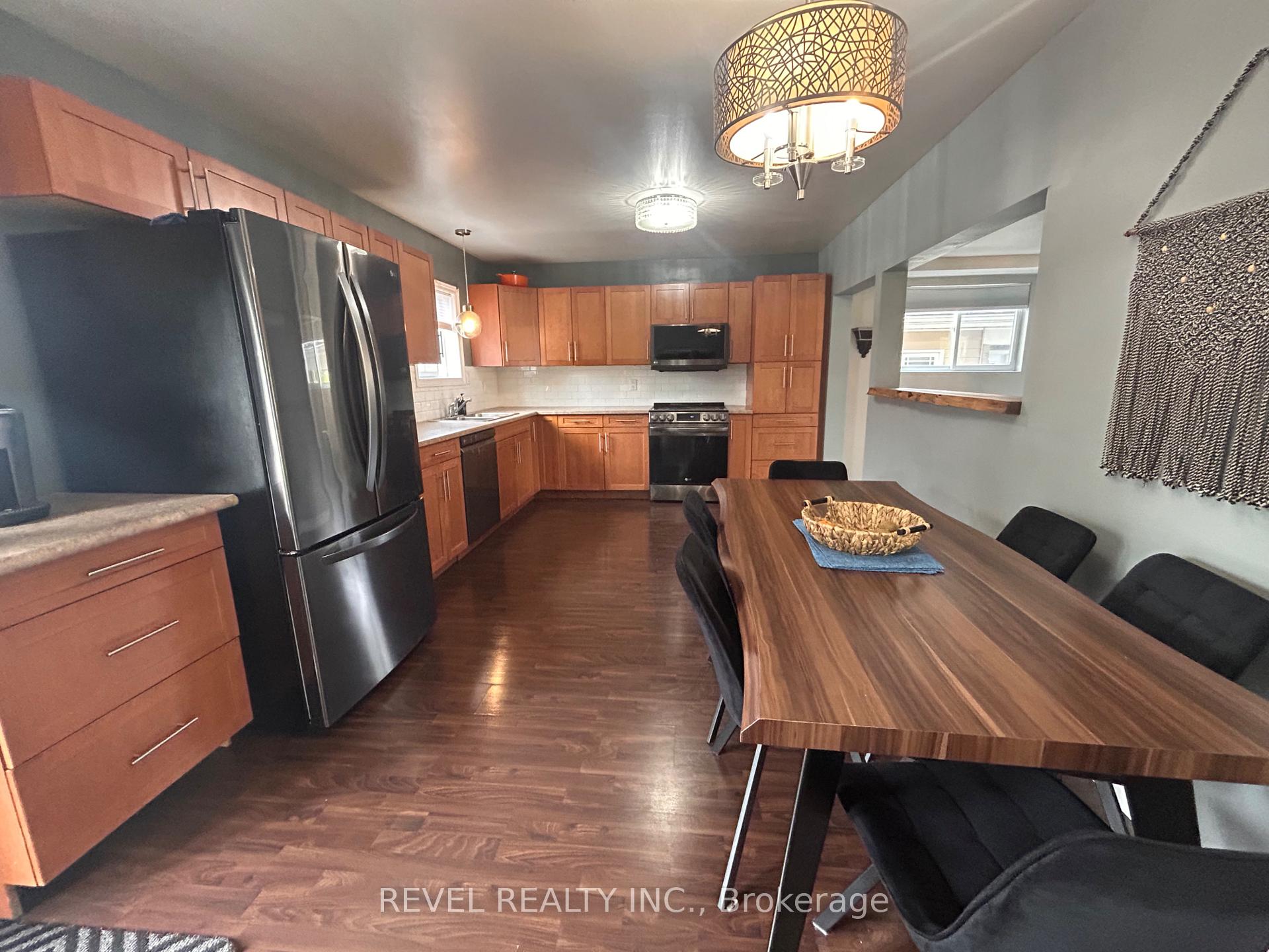 Photo 14 of 303 Fourth Avenue, Cochrane — HOMEH