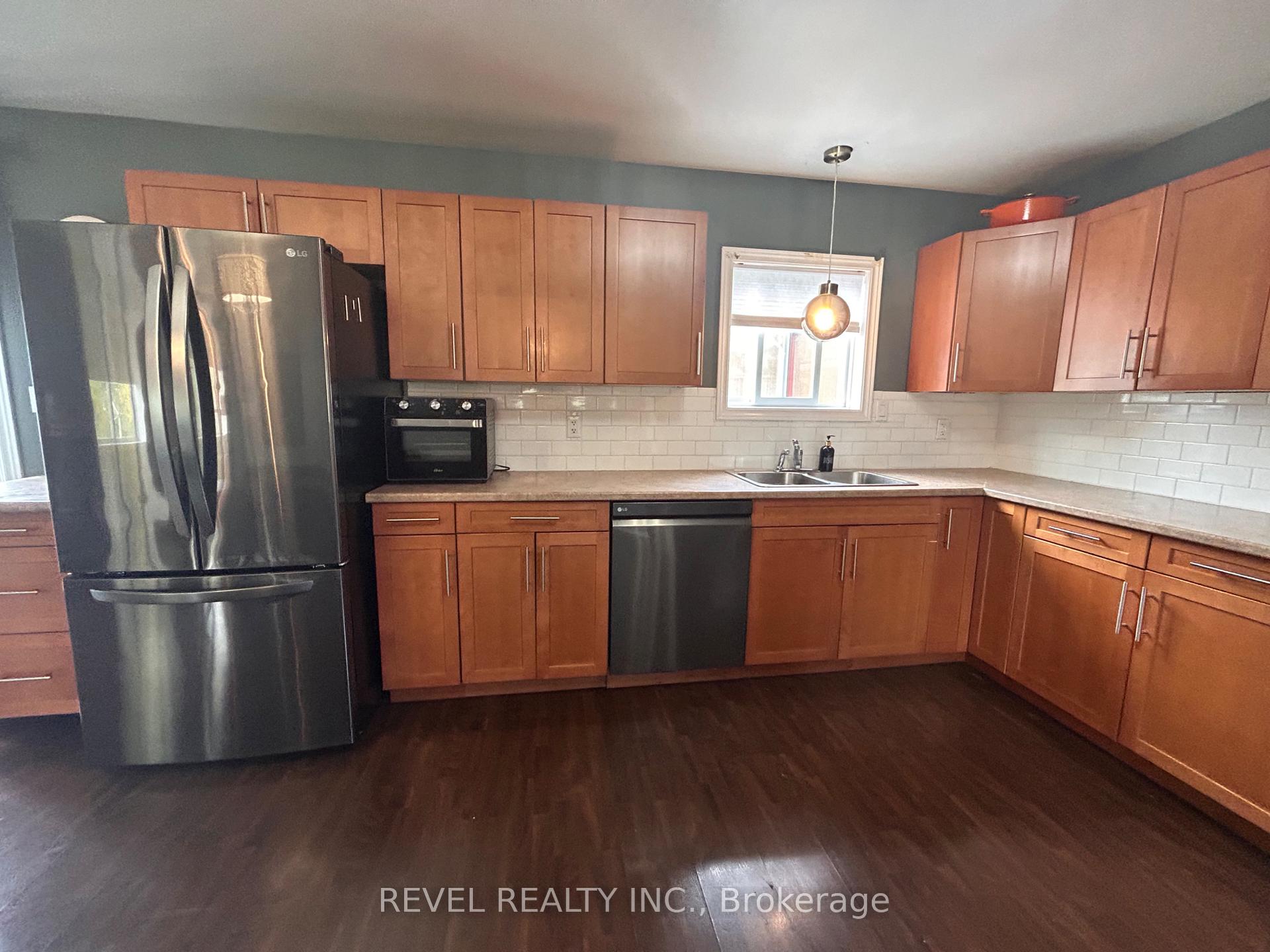 Photo 17 of 303 Fourth Avenue, Cochrane — HOMEH