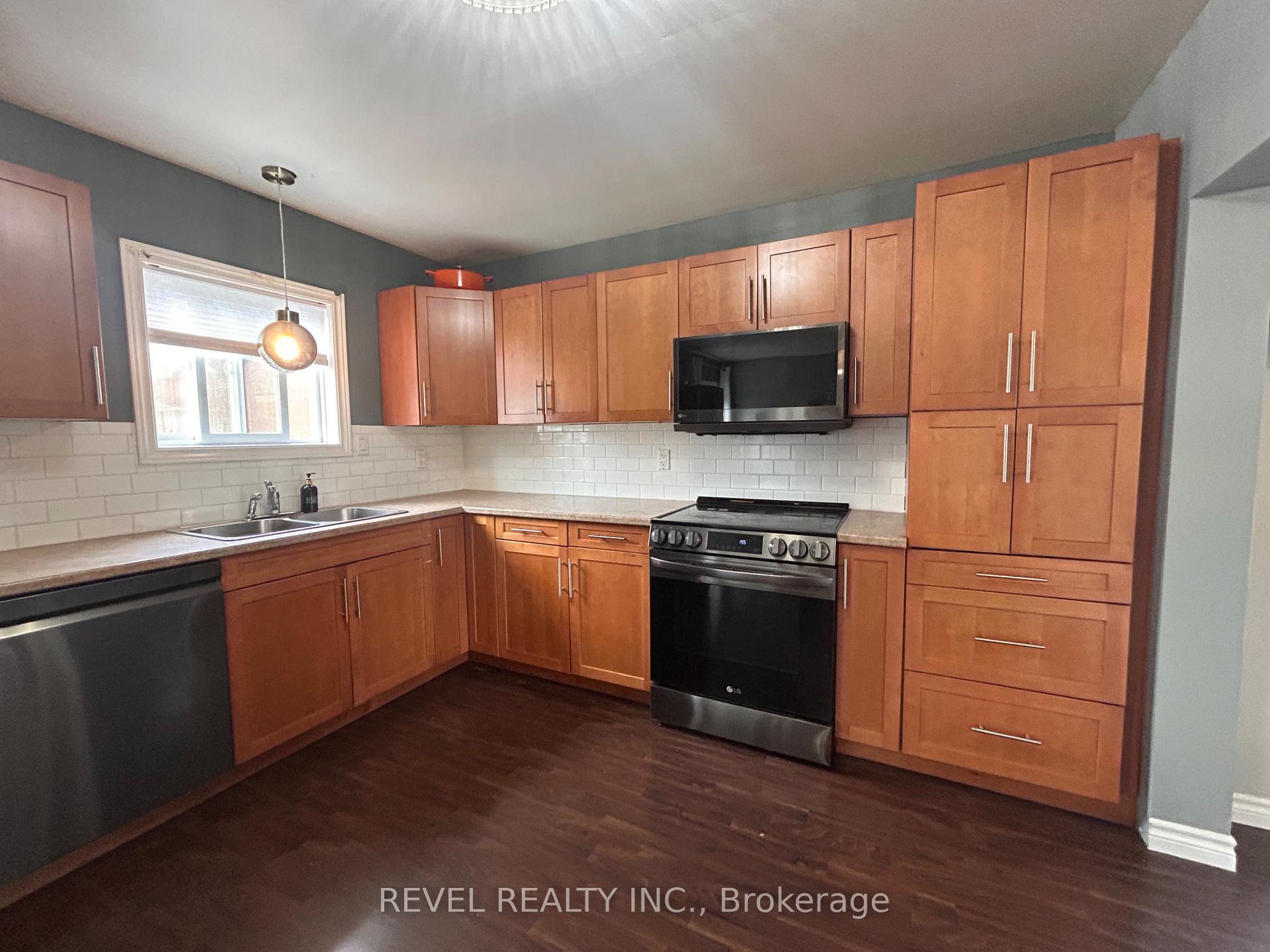 Photo 15 of 303 Fourth Avenue, Cochrane — HOMEH