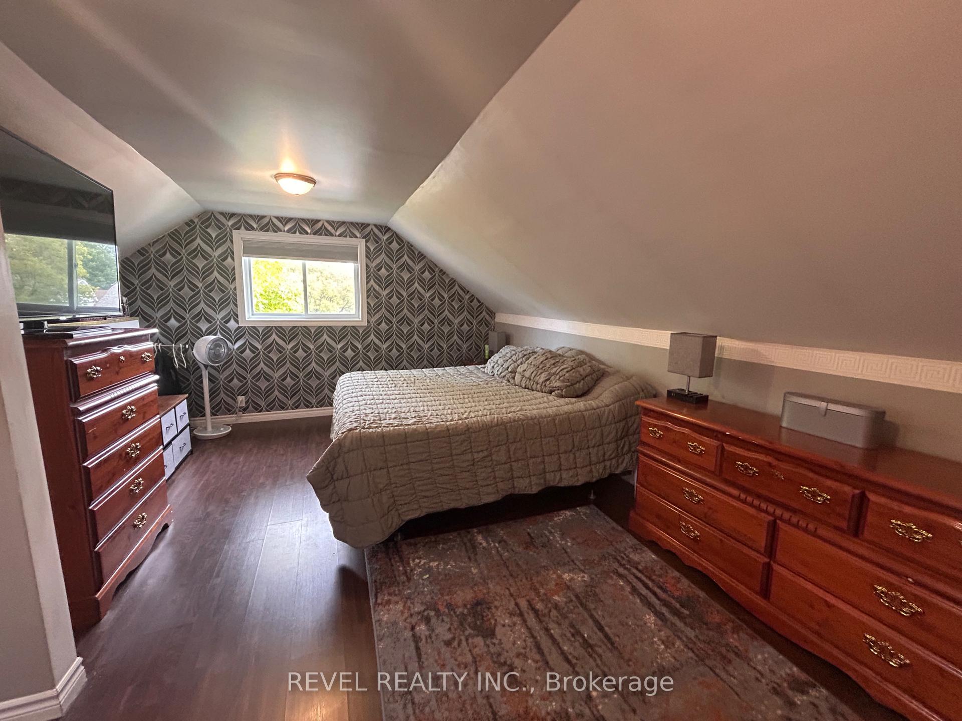Photo 13 of 303 Fourth Avenue, Cochrane — HOMEH