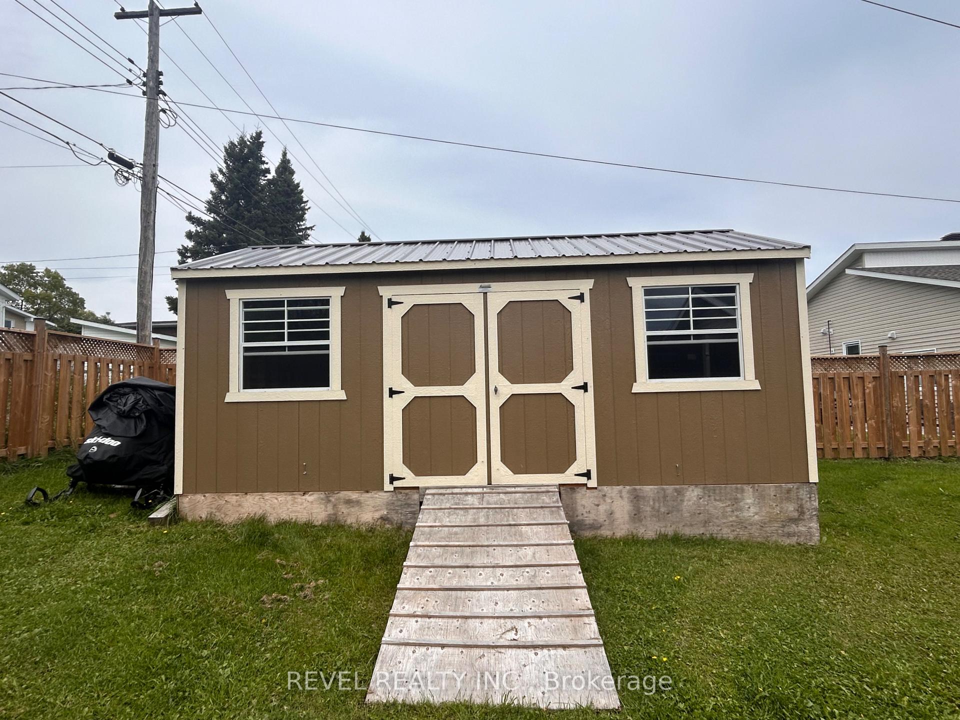 Photo 34 of 303 Fourth Avenue, Cochrane — HOMEH