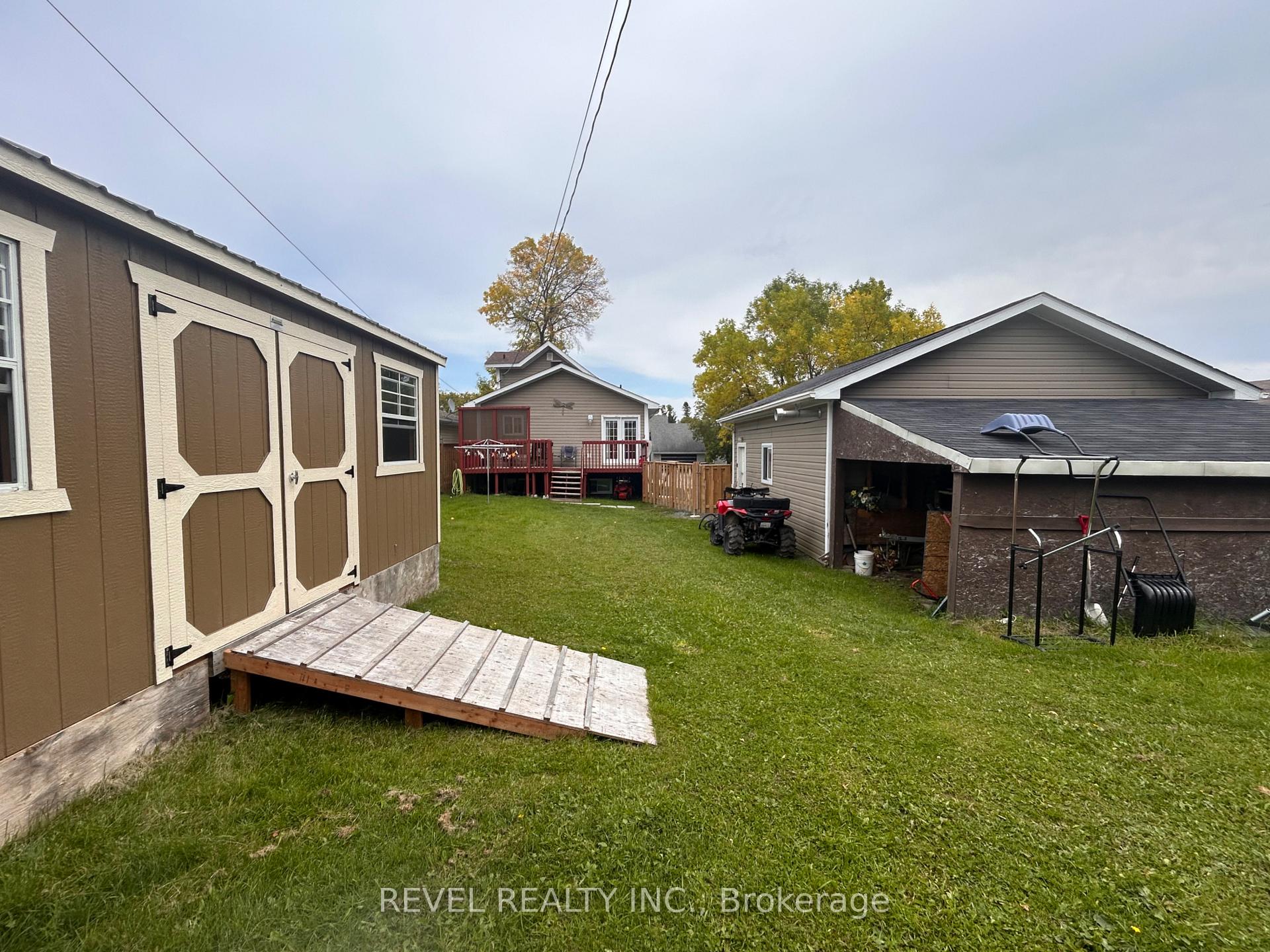 Photo 35 of 303 Fourth Avenue, Cochrane — HOMEH