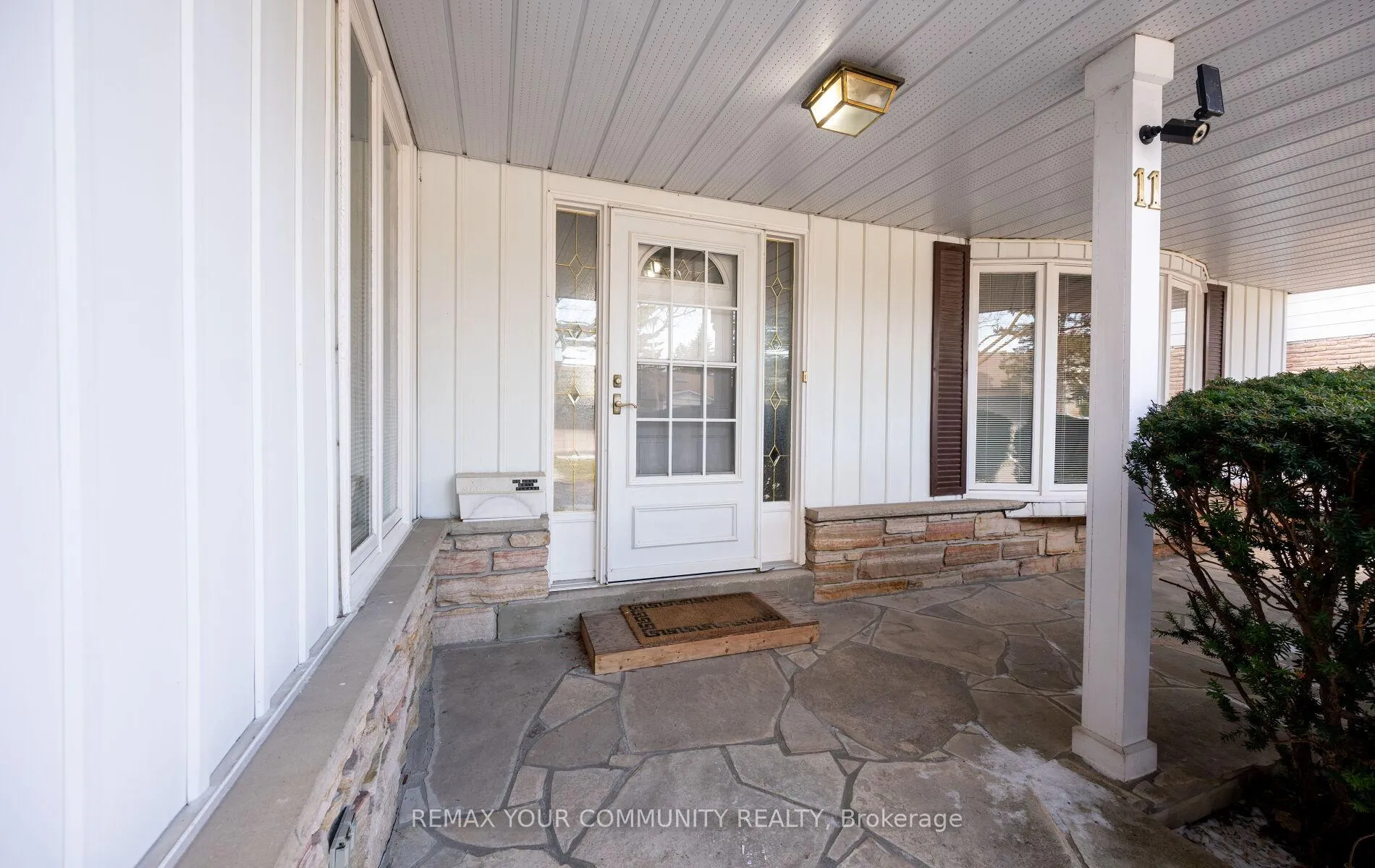 Photo 2 of 11 Glenview Drive, Aurora, Aurora Highlands — HOMEH
