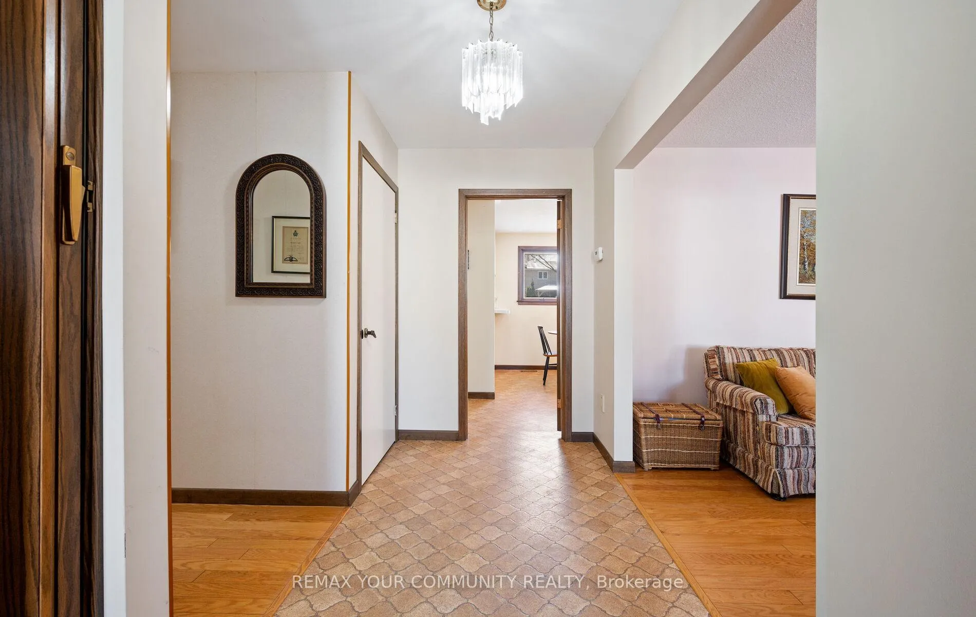 Photo 5 of 11 Glenview Drive, Aurora, Aurora Highlands — HOMEH