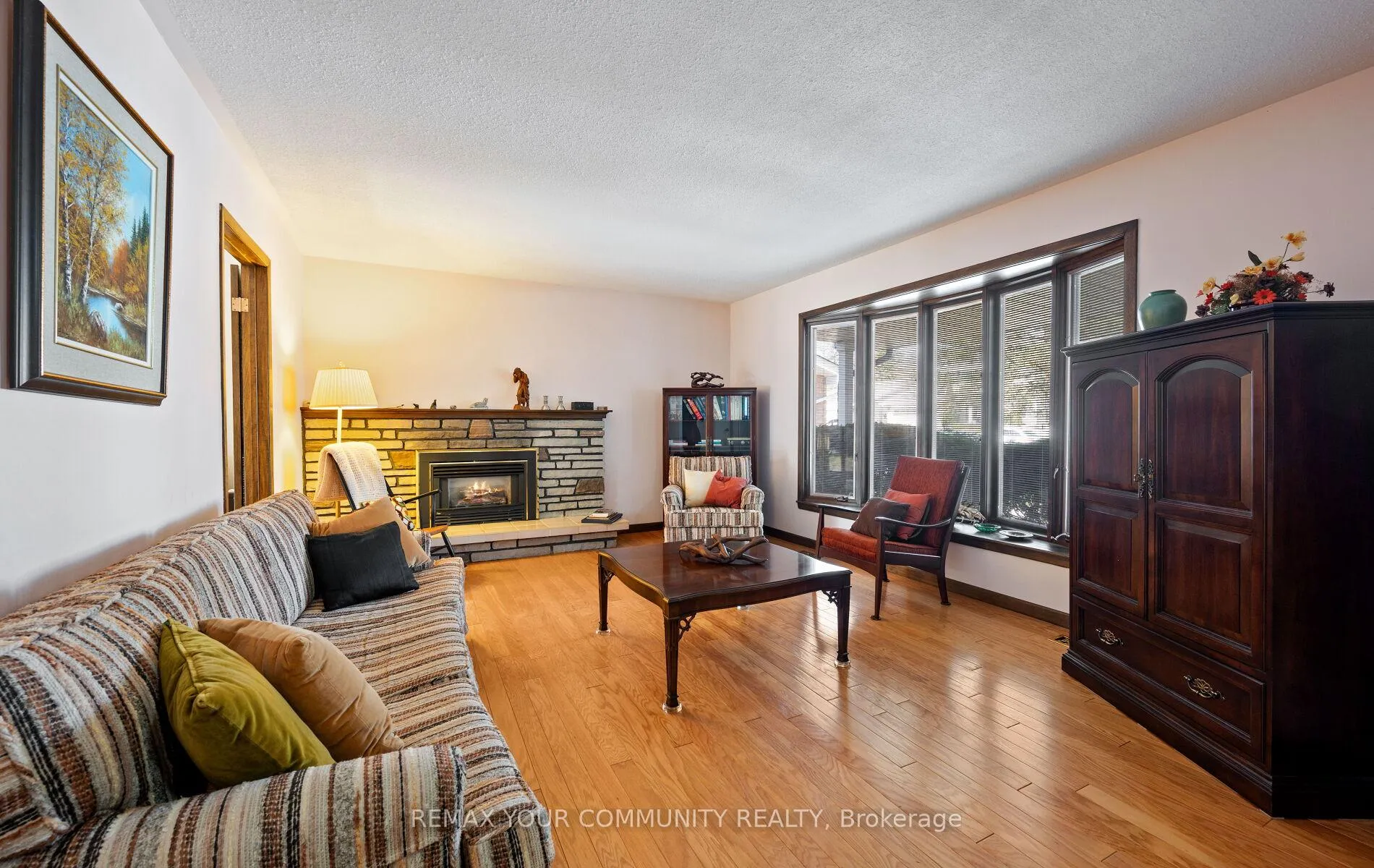 Photo 6 of 11 Glenview Drive, Aurora, Aurora Highlands — HOMEH