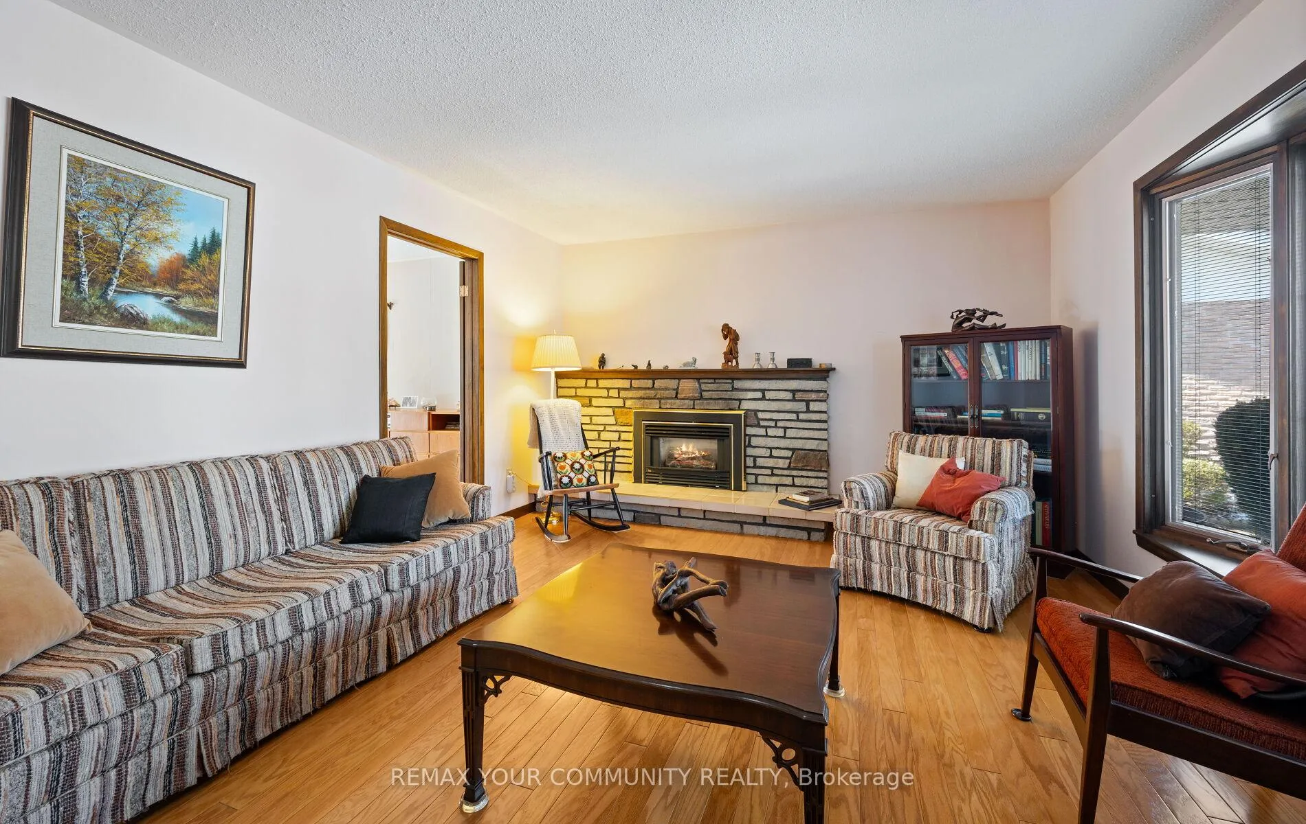 Photo 7 of 11 Glenview Drive, Aurora, Aurora Highlands — HOMEH