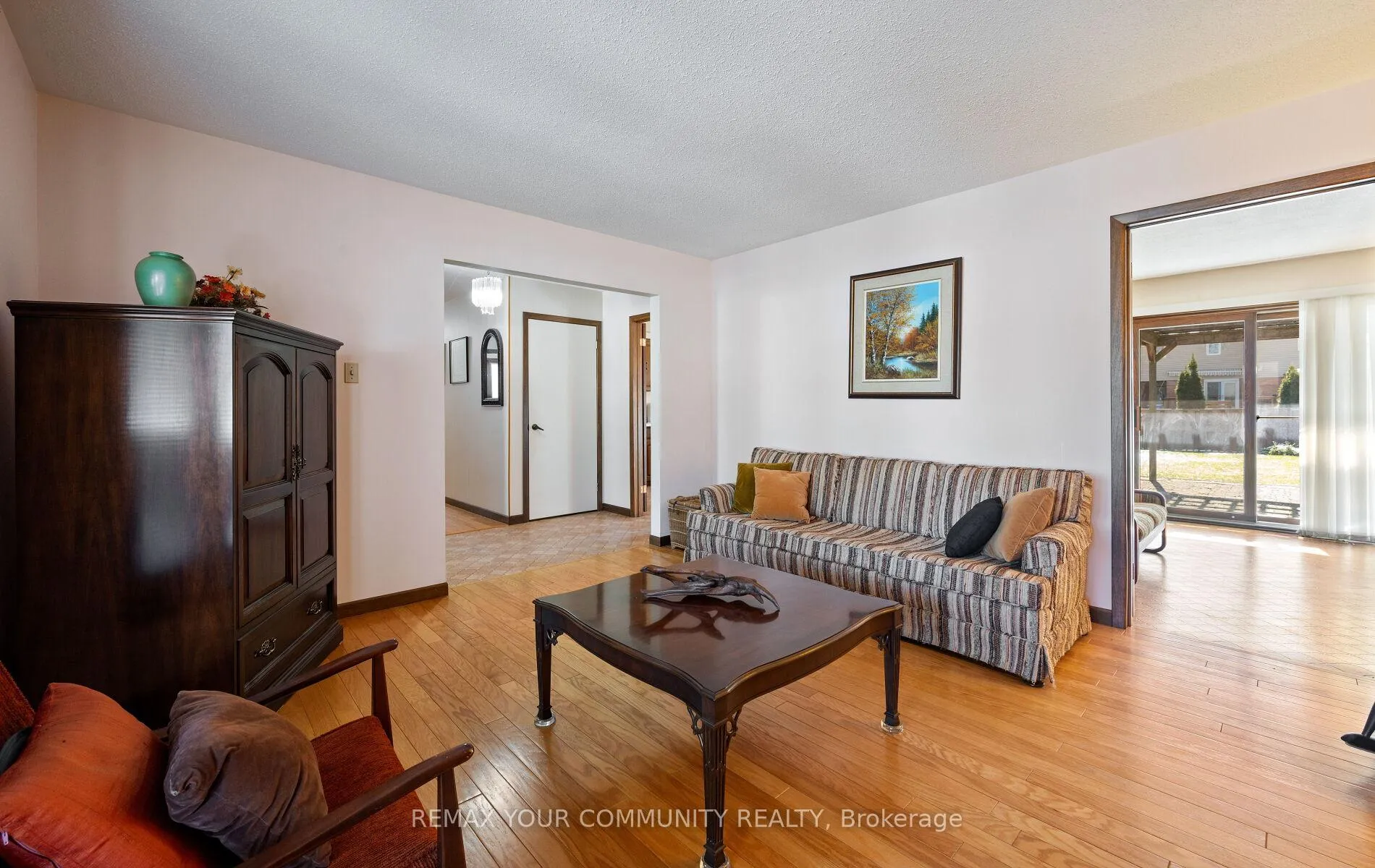 Photo 8 of 11 Glenview Drive, Aurora, Aurora Highlands — HOMEH