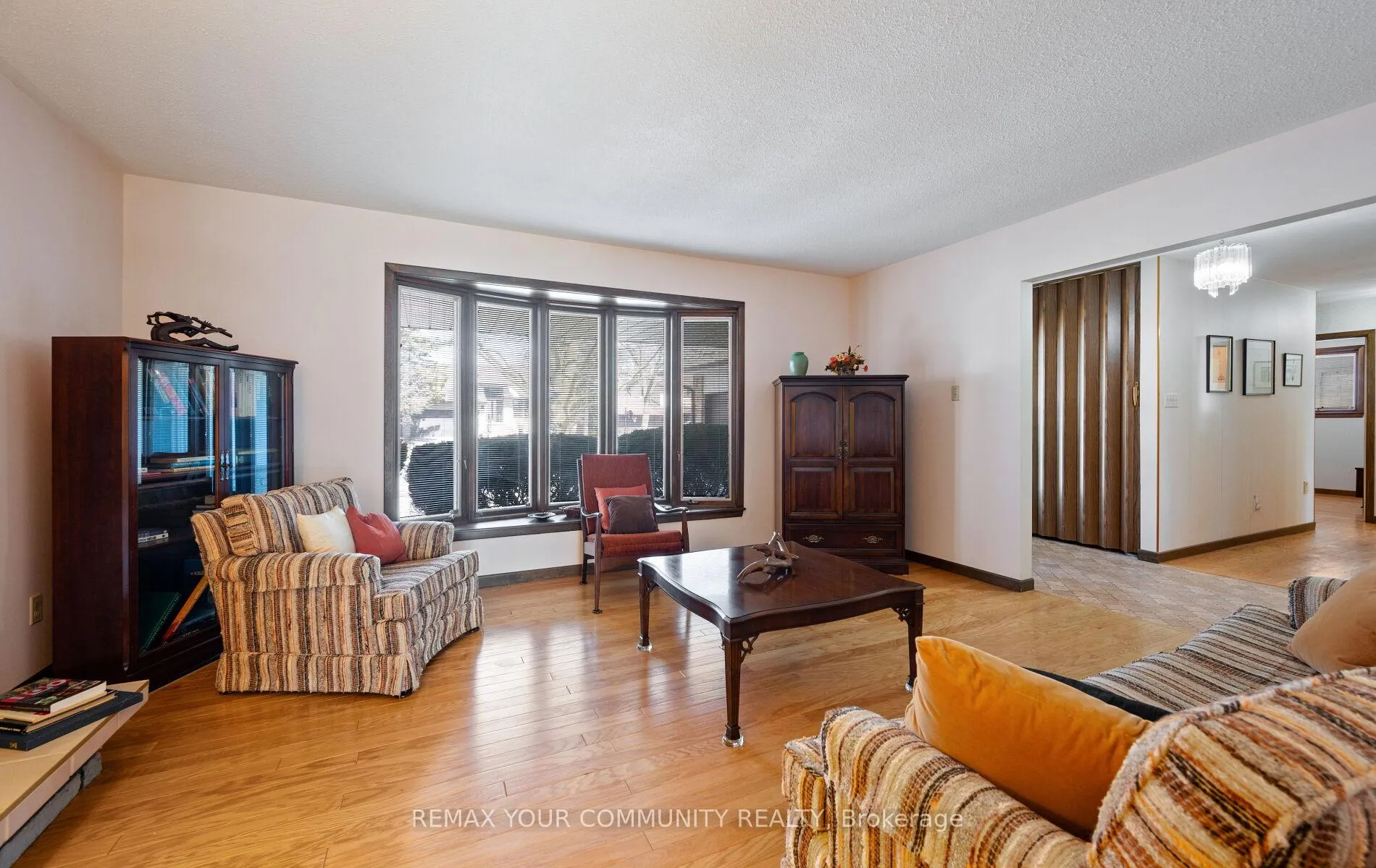Photo 9 of 11 Glenview Drive, Aurora, Aurora Highlands — HOMEH
