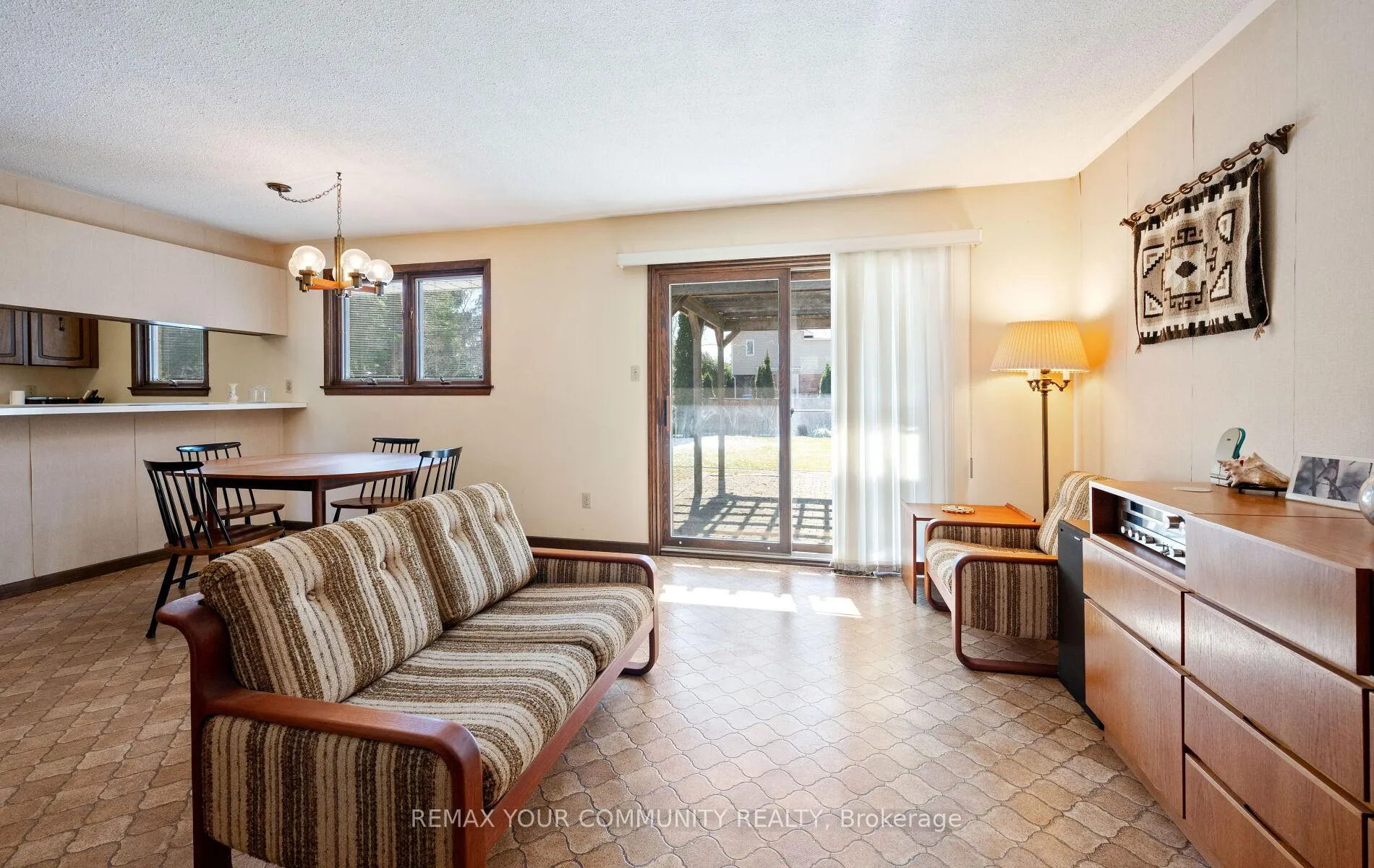 Photo 10 of 11 Glenview Drive, Aurora, Aurora Highlands — HOMEH