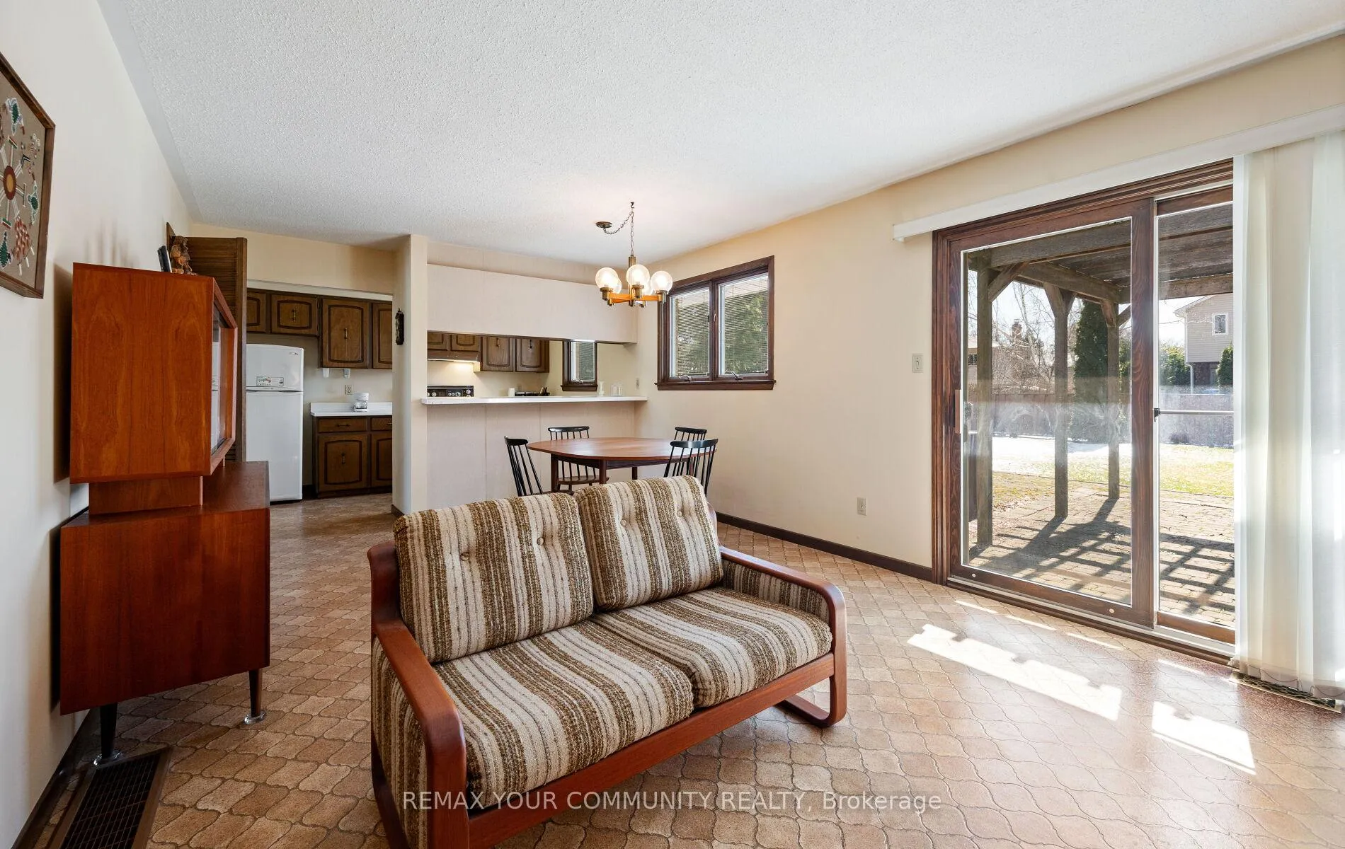 Photo 11 of 11 Glenview Drive, Aurora, Aurora Highlands — HOMEH