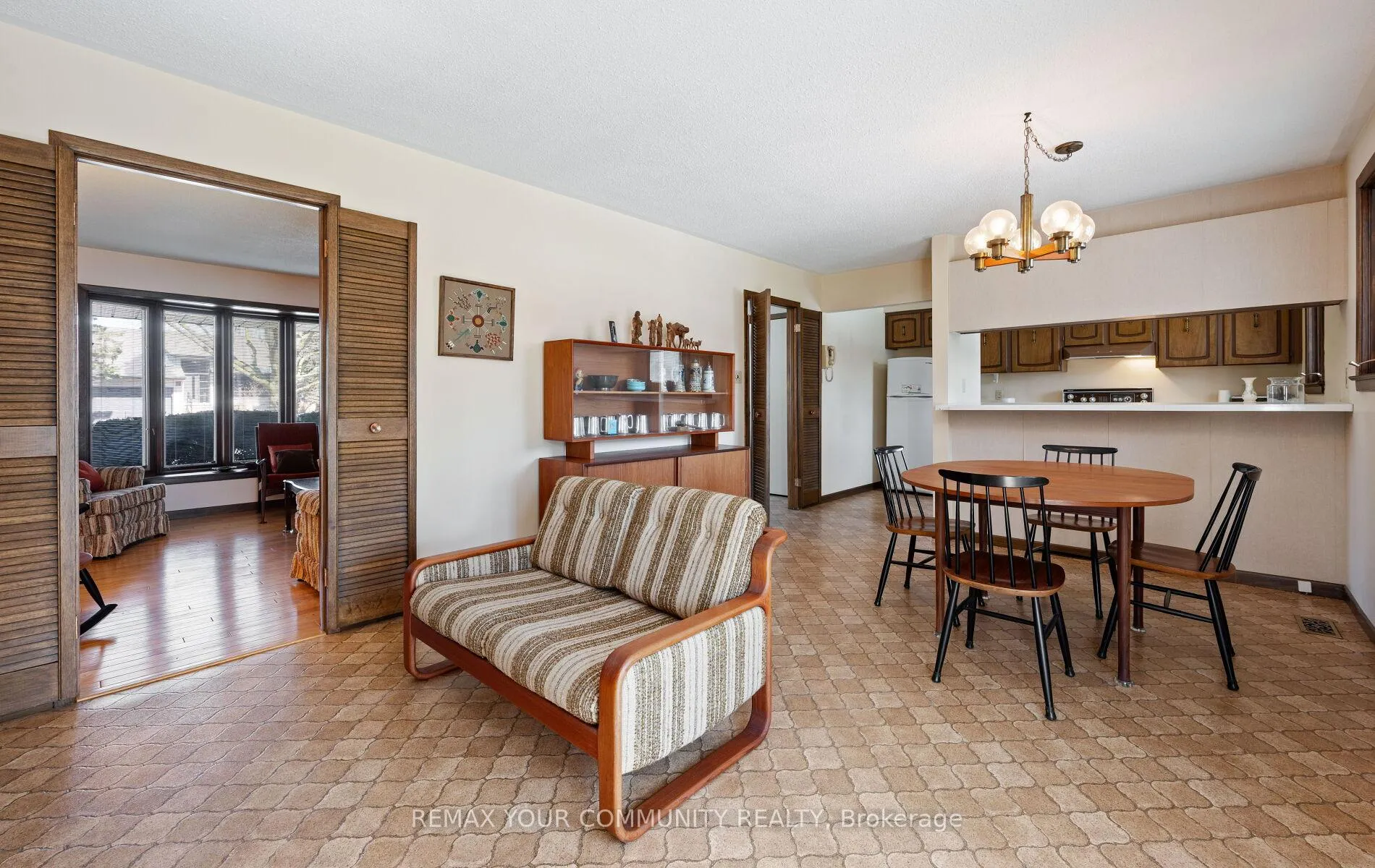 Photo 12 of 11 Glenview Drive, Aurora, Aurora Highlands — HOMEH