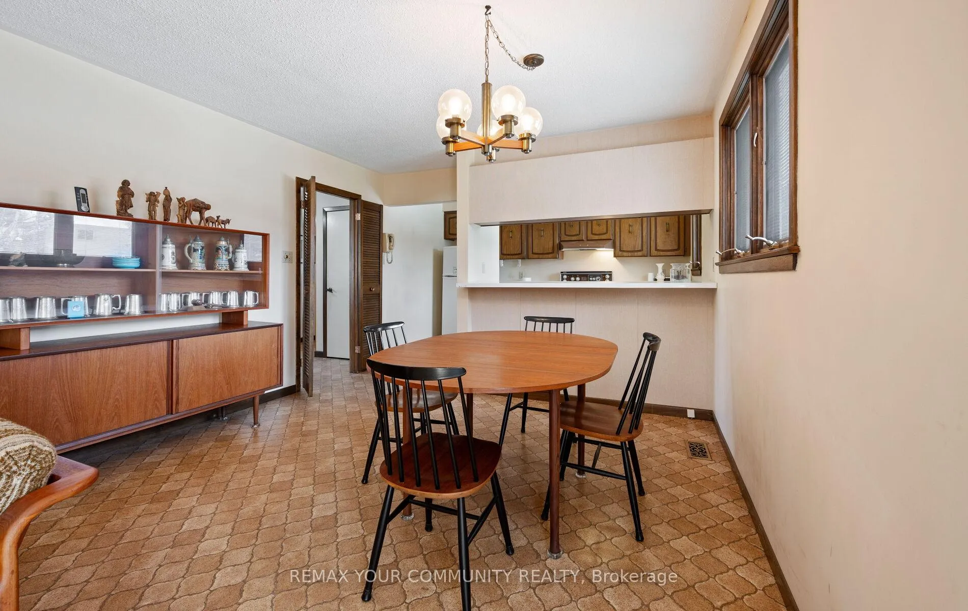 Photo 13 of 11 Glenview Drive, Aurora, Aurora Highlands — HOMEH