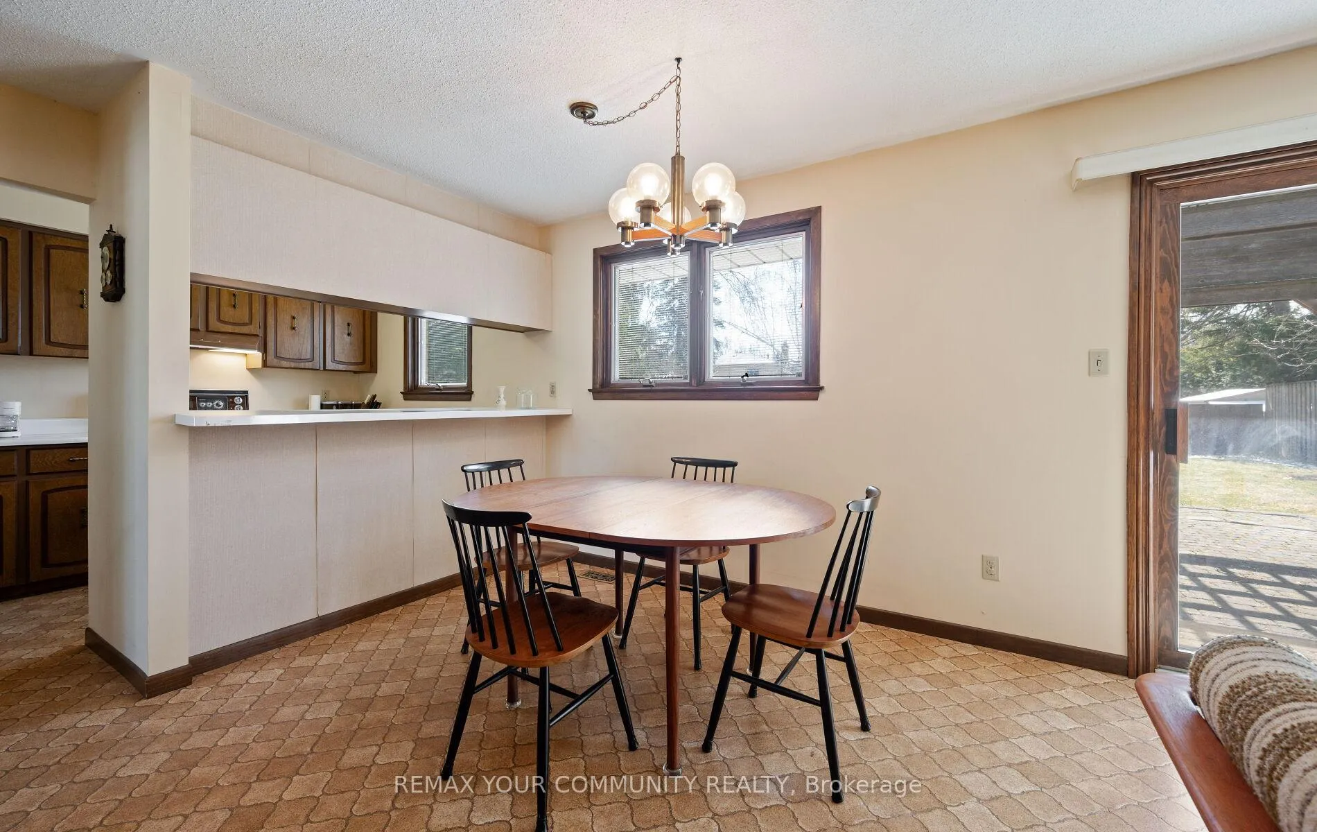 Photo 14 of 11 Glenview Drive, Aurora, Aurora Highlands — HOMEH
