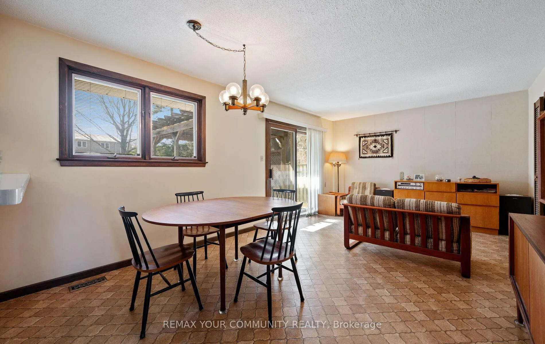 Photo 15 of 11 Glenview Drive, Aurora, Aurora Highlands — HOMEH