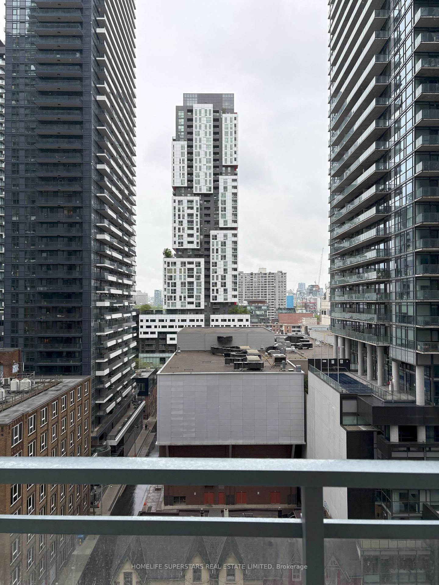 Front of Unit 1103, 21 Widmer Street