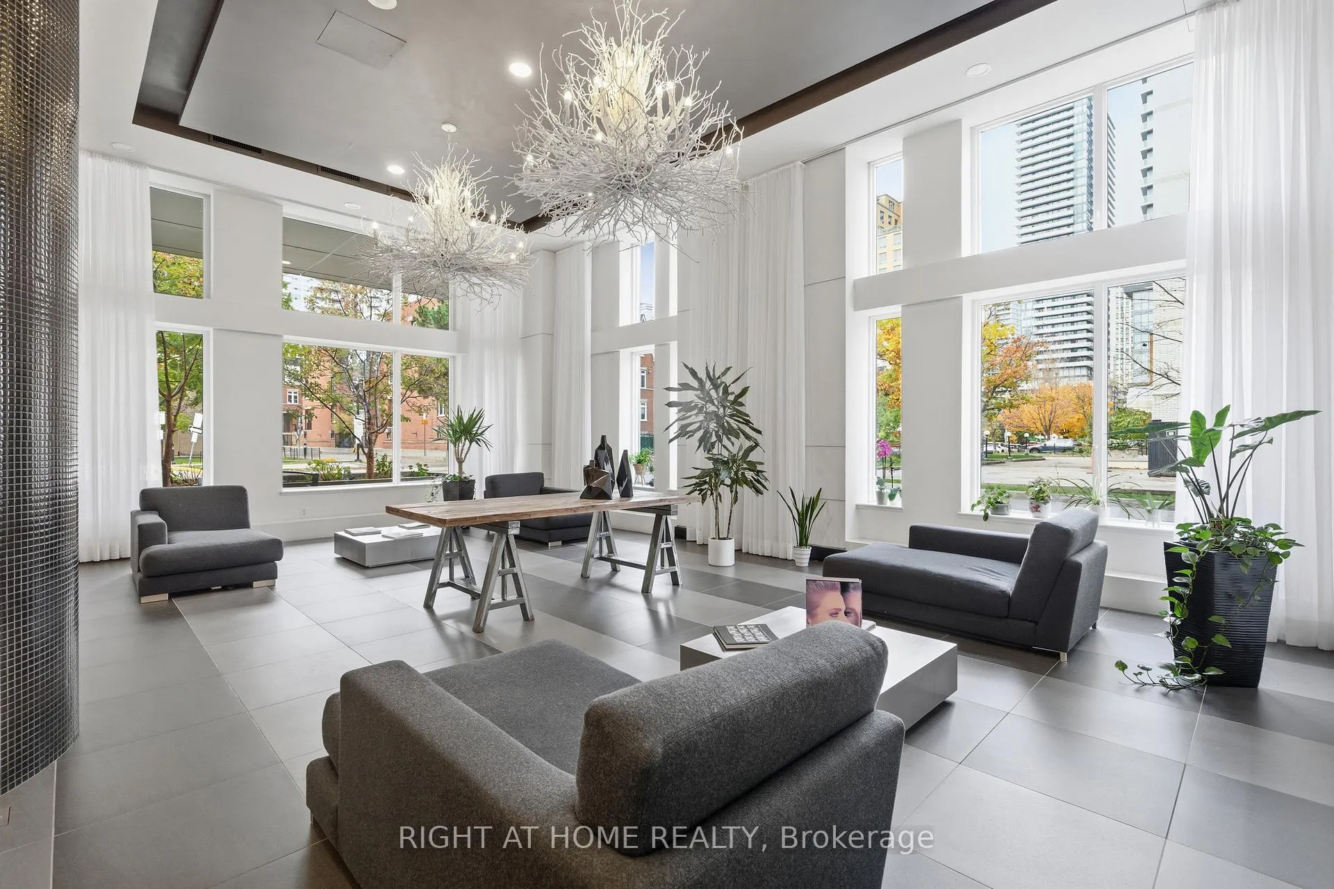 Photo 2 of Unit 511, 83 Redpath Avenue, Toronto, Mount Pleasant East — HOMEH