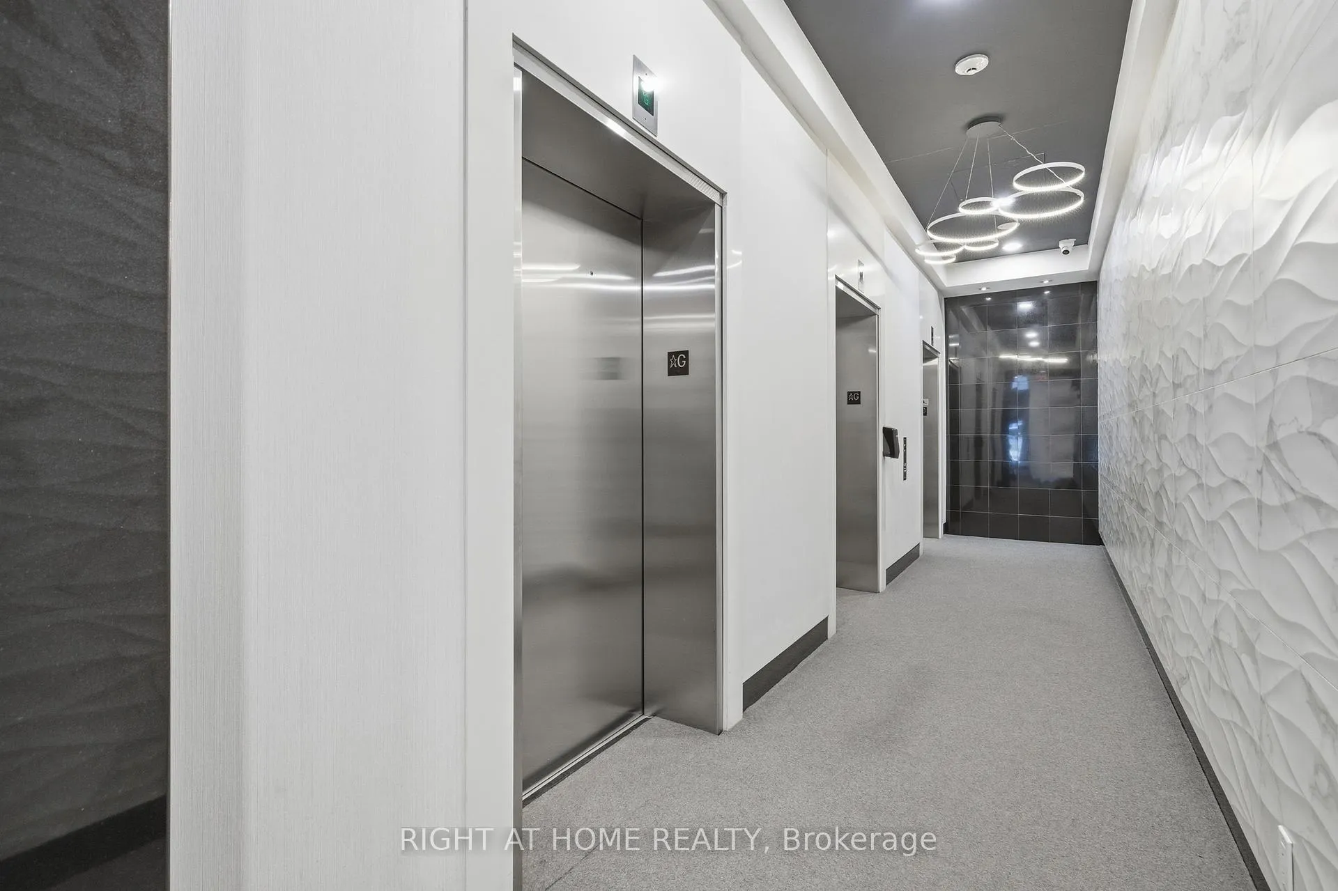 Photo 3 of Unit 511, 83 Redpath Avenue, Toronto, Mount Pleasant East — HOMEH