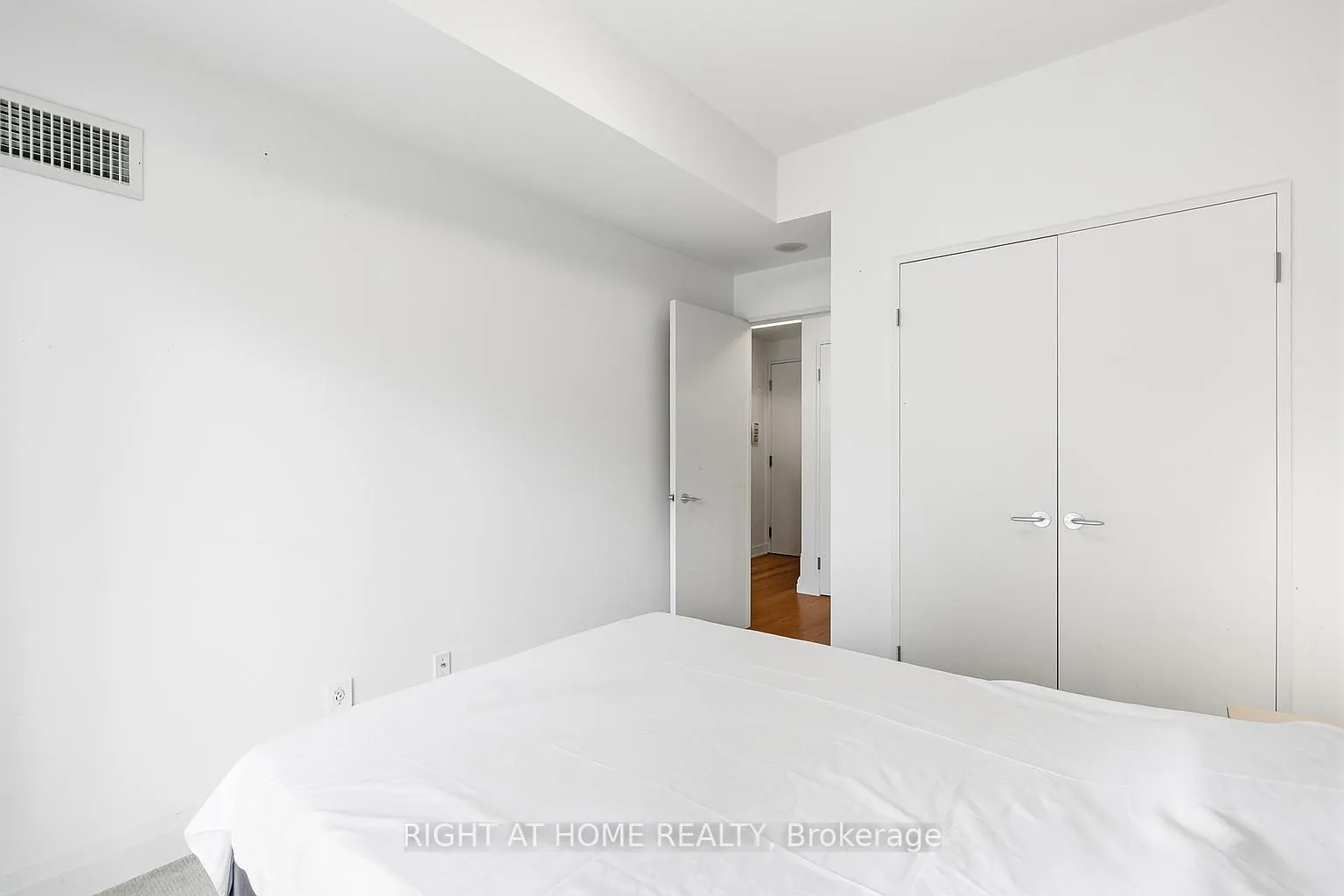 Photo 8 of Unit 511, 83 Redpath Avenue, Toronto, Mount Pleasant East — HOMEH