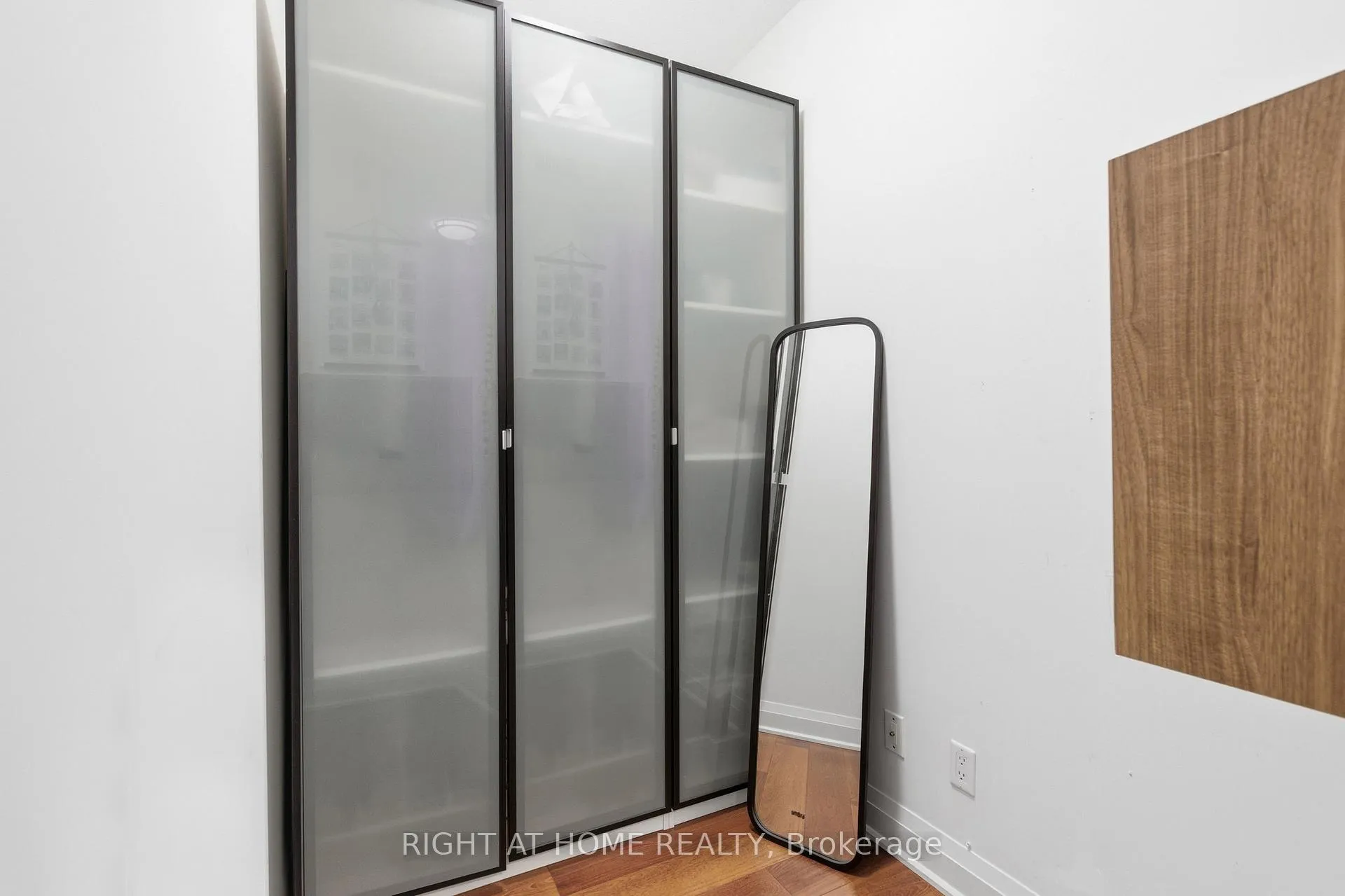 Photo 12 of Unit 511, 83 Redpath Avenue, Toronto, Mount Pleasant East — HOMEH