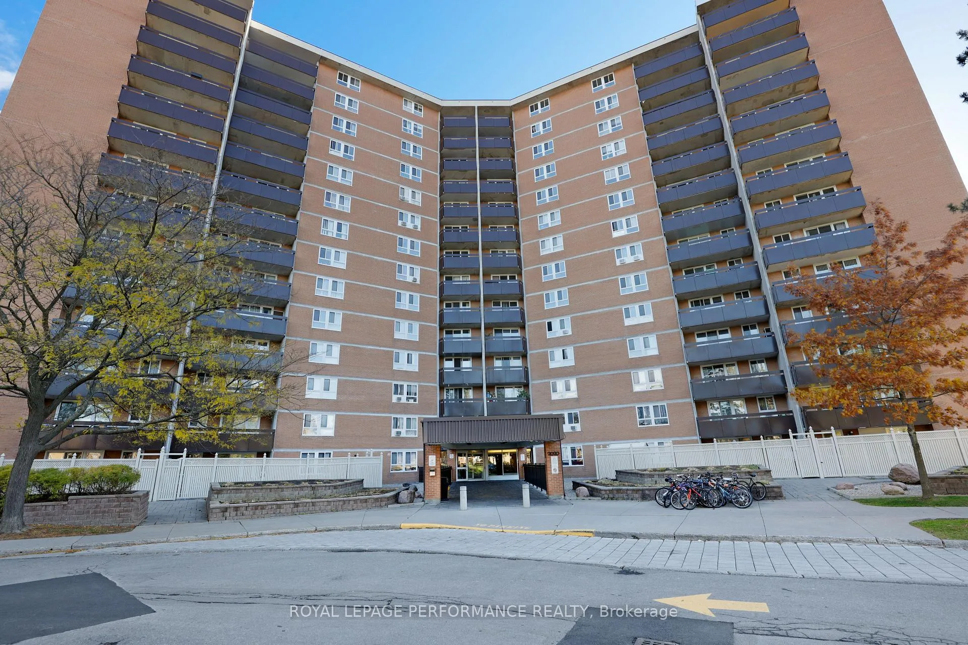 Front of Unit 810, 2020 Jasmine Crescent