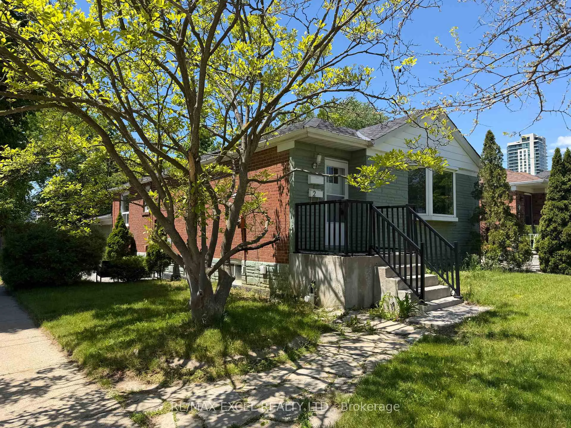 Photo 2 of 2 Rufford Road, Etobicoke, Alderwood — HOMEH