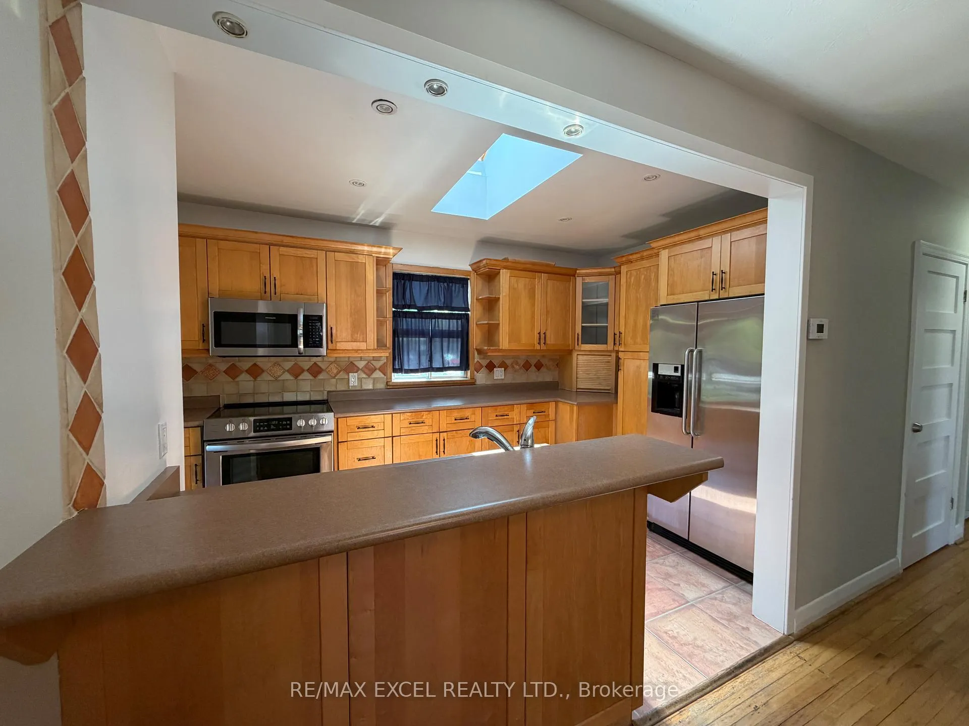 Photo 4 of 2 Rufford Road, Etobicoke, Alderwood — HOMEH