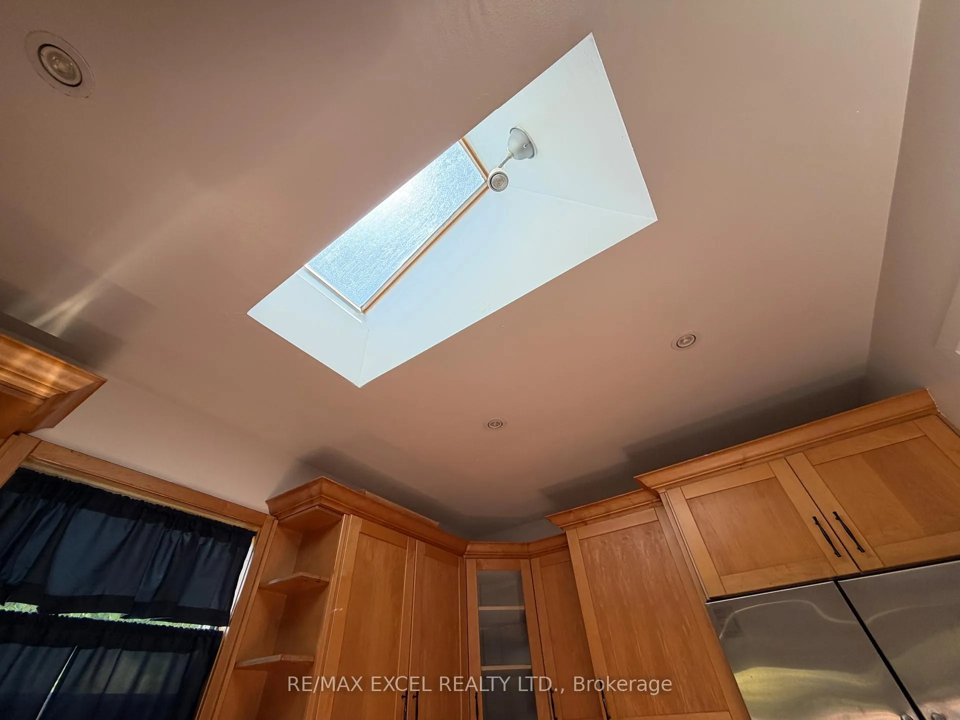 Photo 5 of 2 Rufford Road, Etobicoke, Alderwood — HOMEH