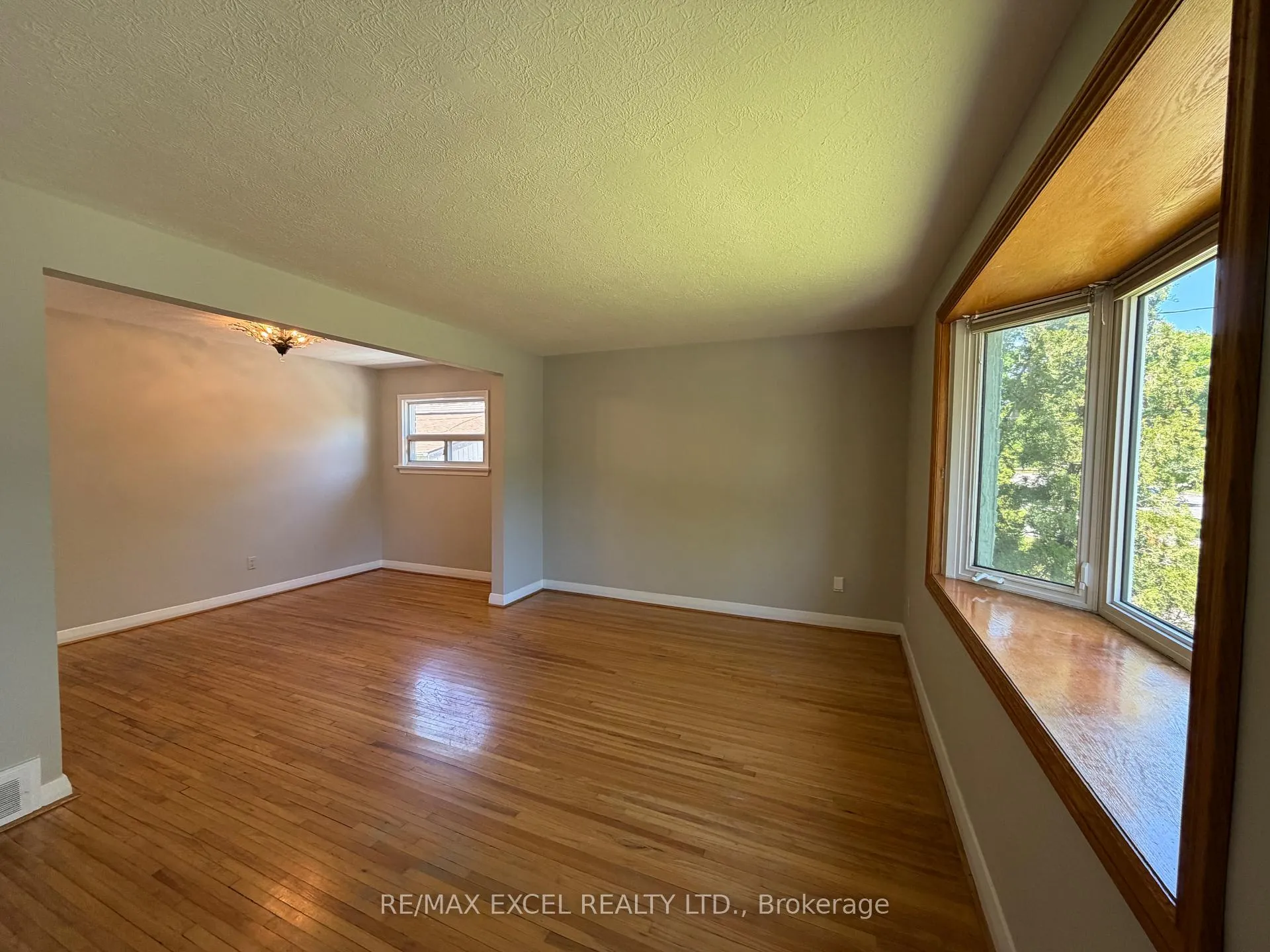 Photo 7 of 2 Rufford Road, Etobicoke, Alderwood — HOMEH