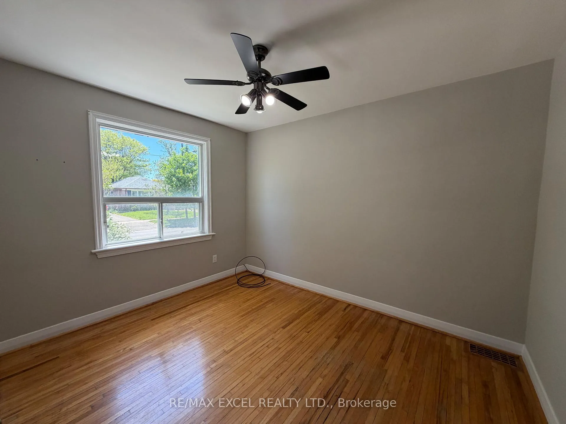 Photo 10 of 2 Rufford Road, Etobicoke, Alderwood — HOMEH