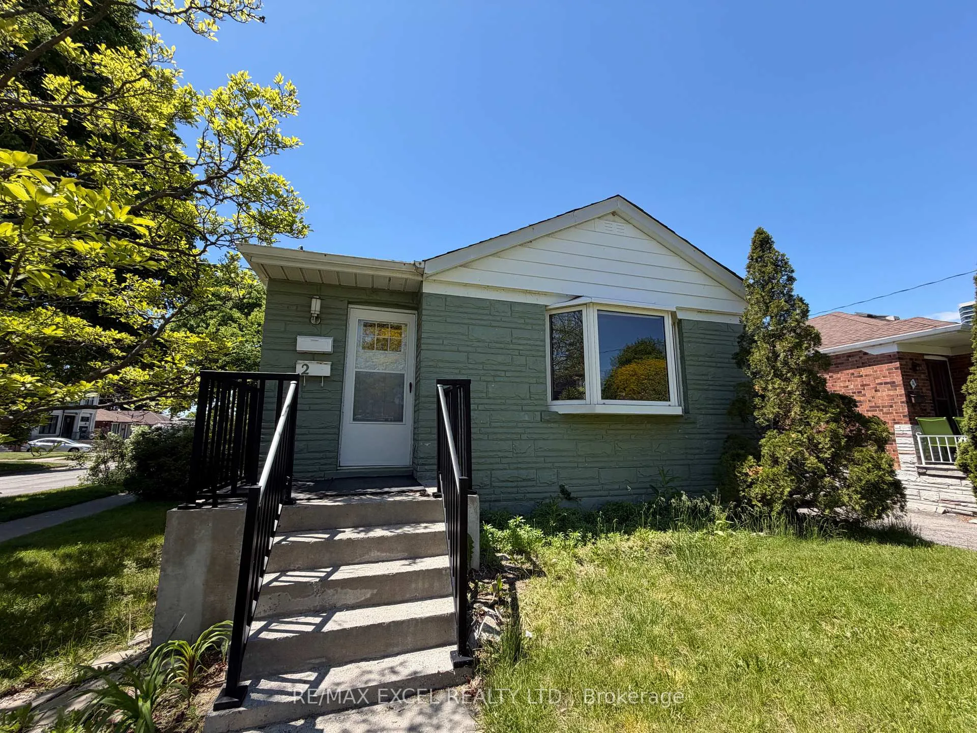 Photo 15 of 2 Rufford Road, Etobicoke, Alderwood — HOMEH