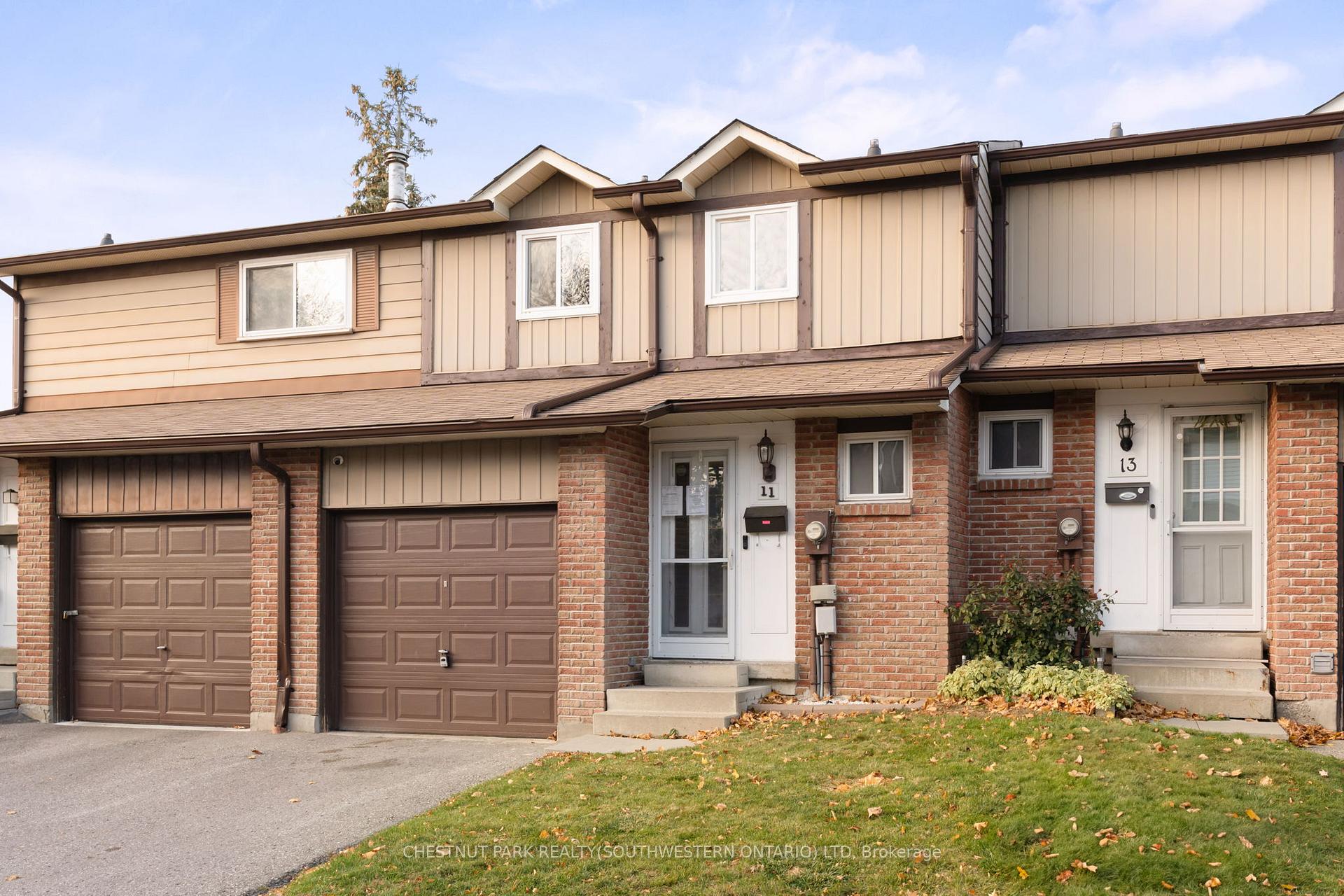 Photo 2 of 11 Parker Crescent, Ajax, South East — HOMEH