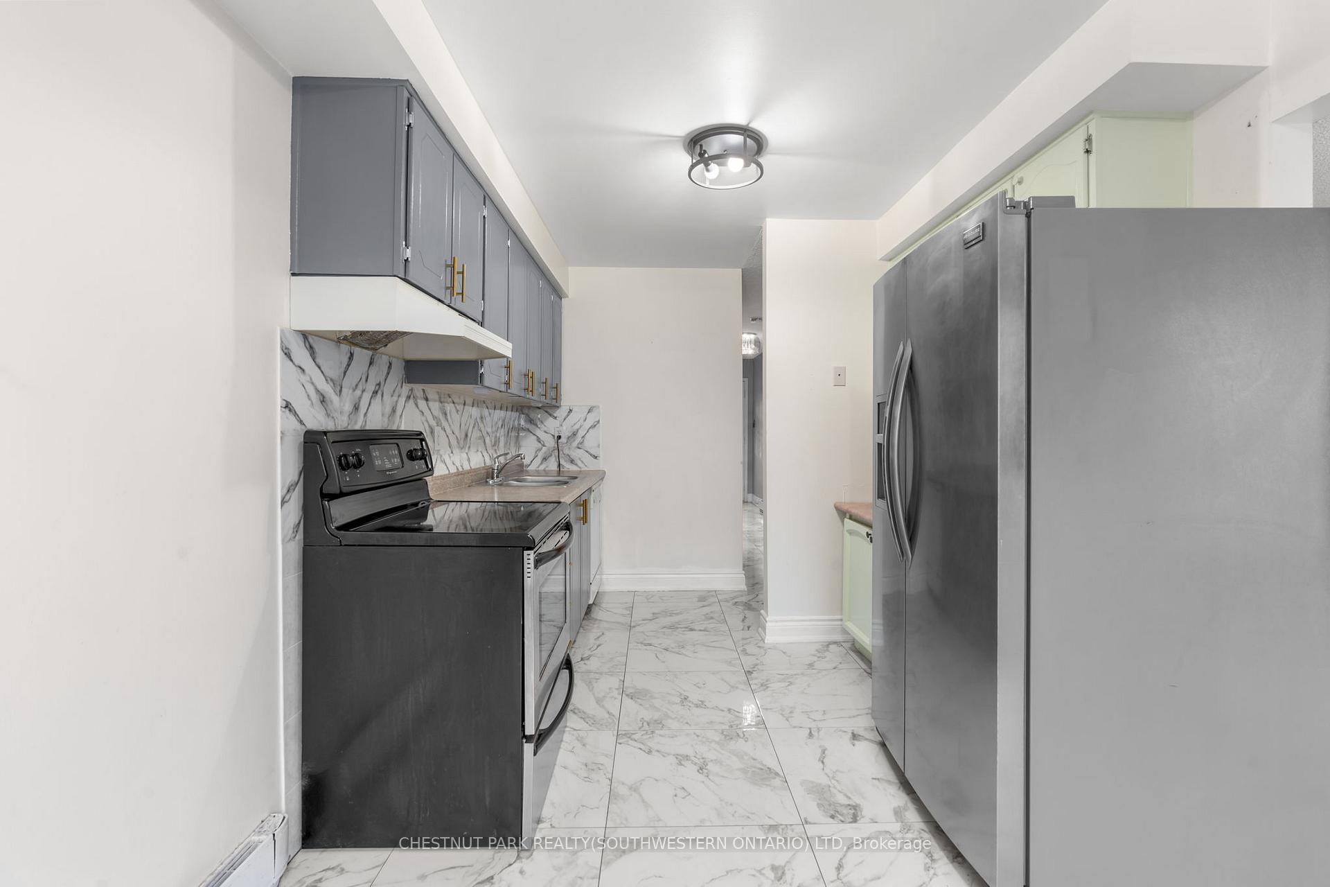 Photo 10 of 11 Parker Crescent, Ajax, South East — HOMEH
