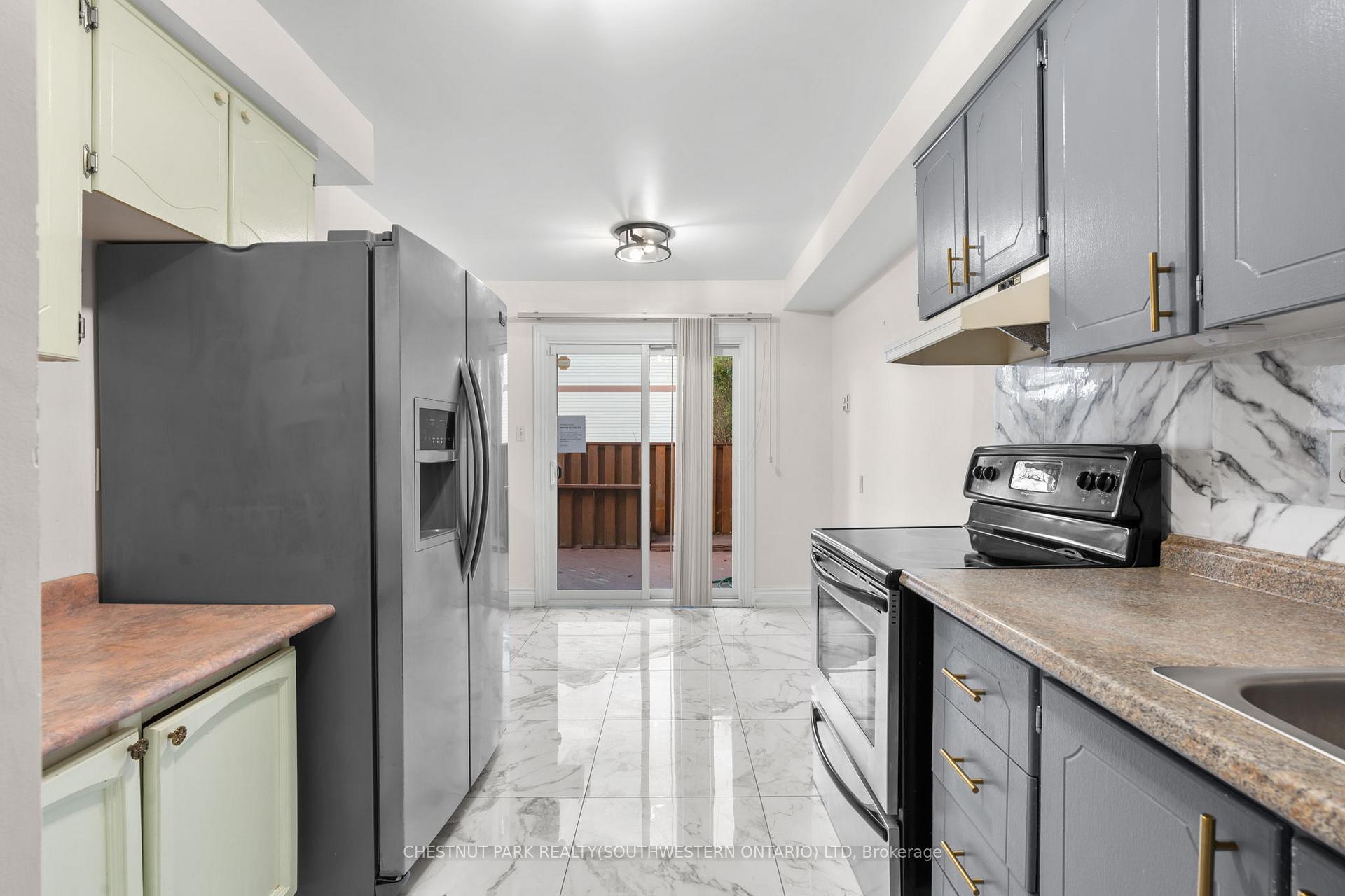Photo 13 of 11 Parker Crescent, Ajax, South East — HOMEH