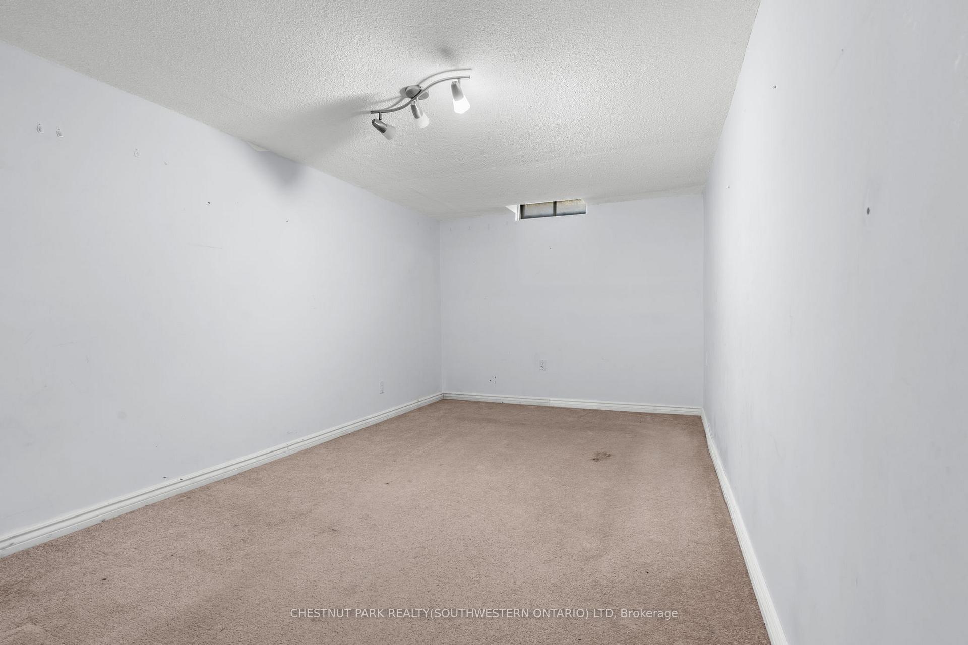 Photo 25 of 11 Parker Crescent, Ajax, South East — HOMEH