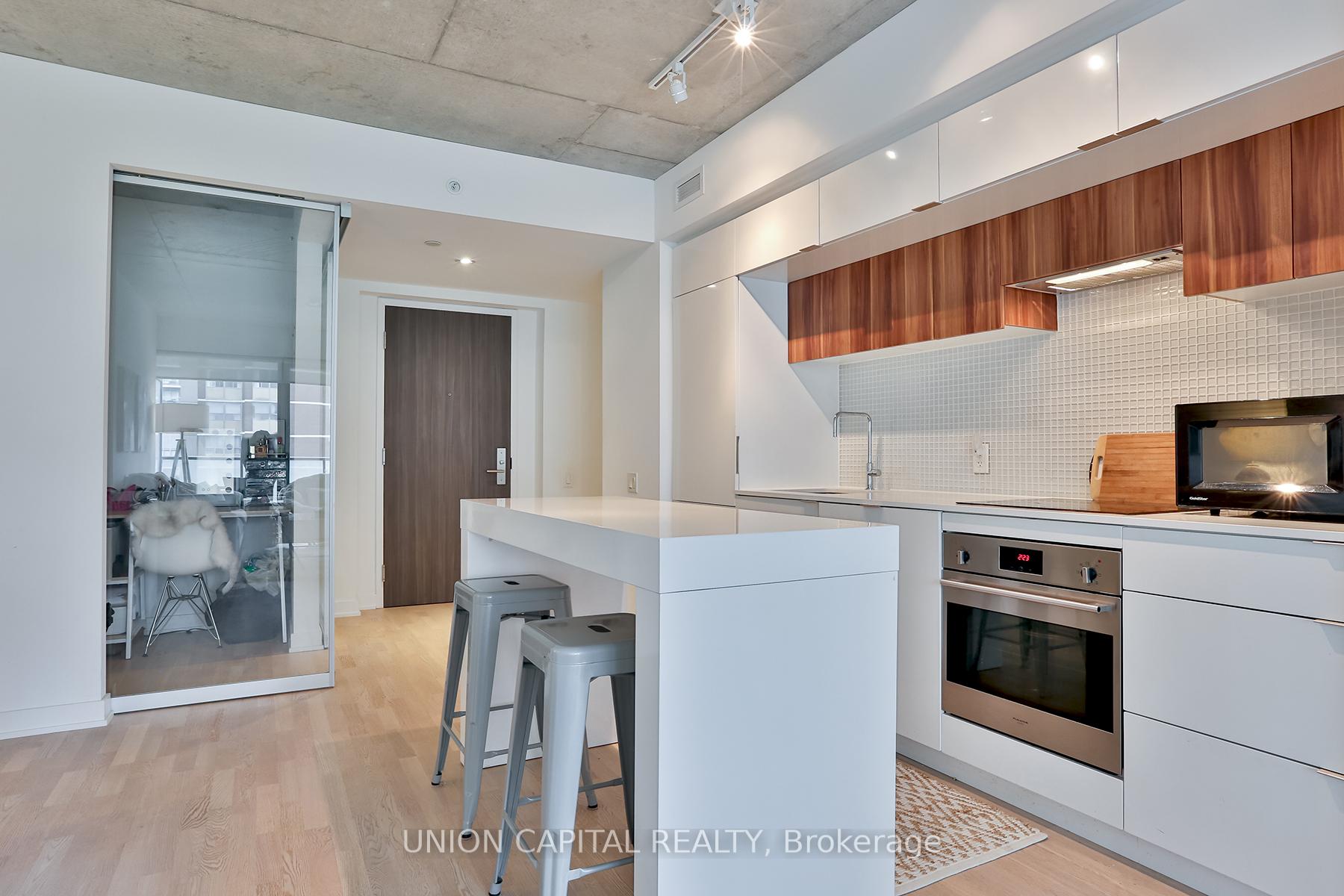 Photo 4 of Unit 406, 185 Roehampton Avenue, Toronto, Mount Pleasant East — HOMEH