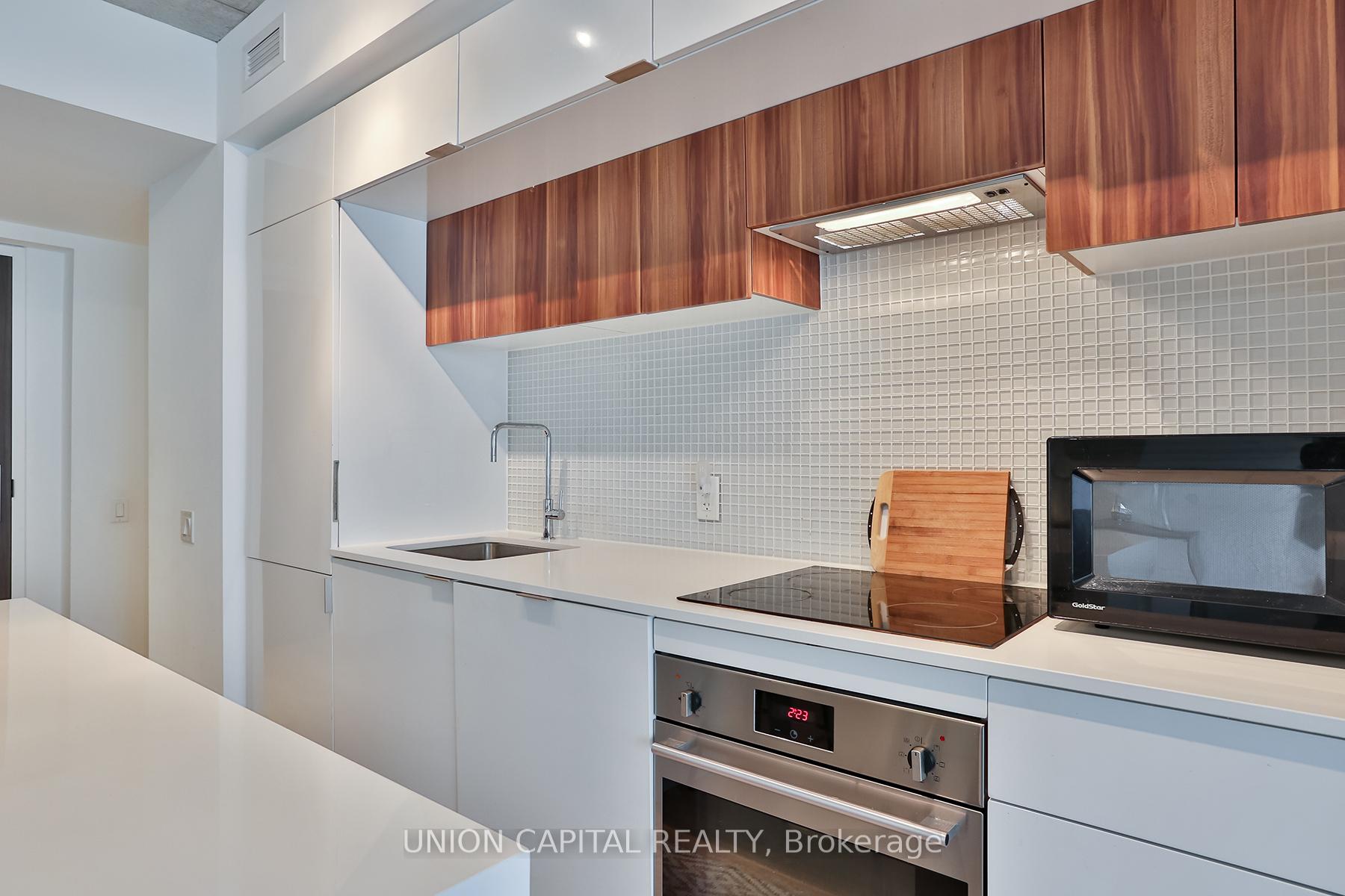 Photo 5 of Unit 406, 185 Roehampton Avenue, Toronto, Mount Pleasant East — HOMEH