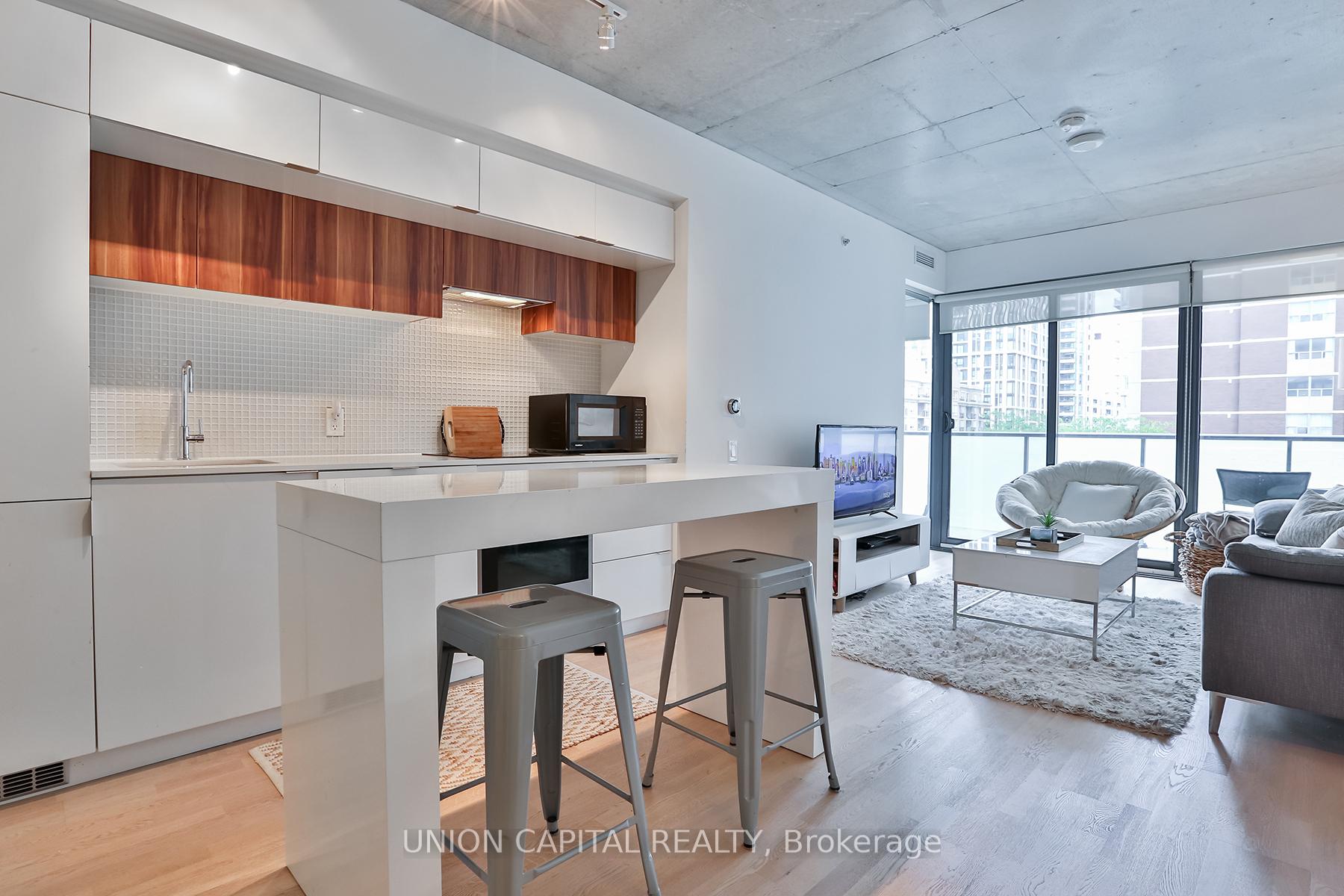 Photo 6 of Unit 406, 185 Roehampton Avenue, Toronto, Mount Pleasant East — HOMEH