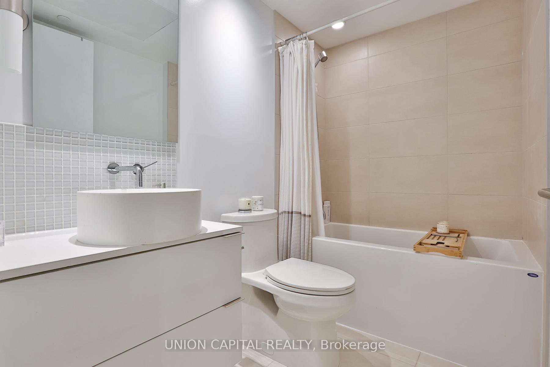 Photo 8 of Unit 406, 185 Roehampton Avenue, Toronto, Mount Pleasant East — HOMEH