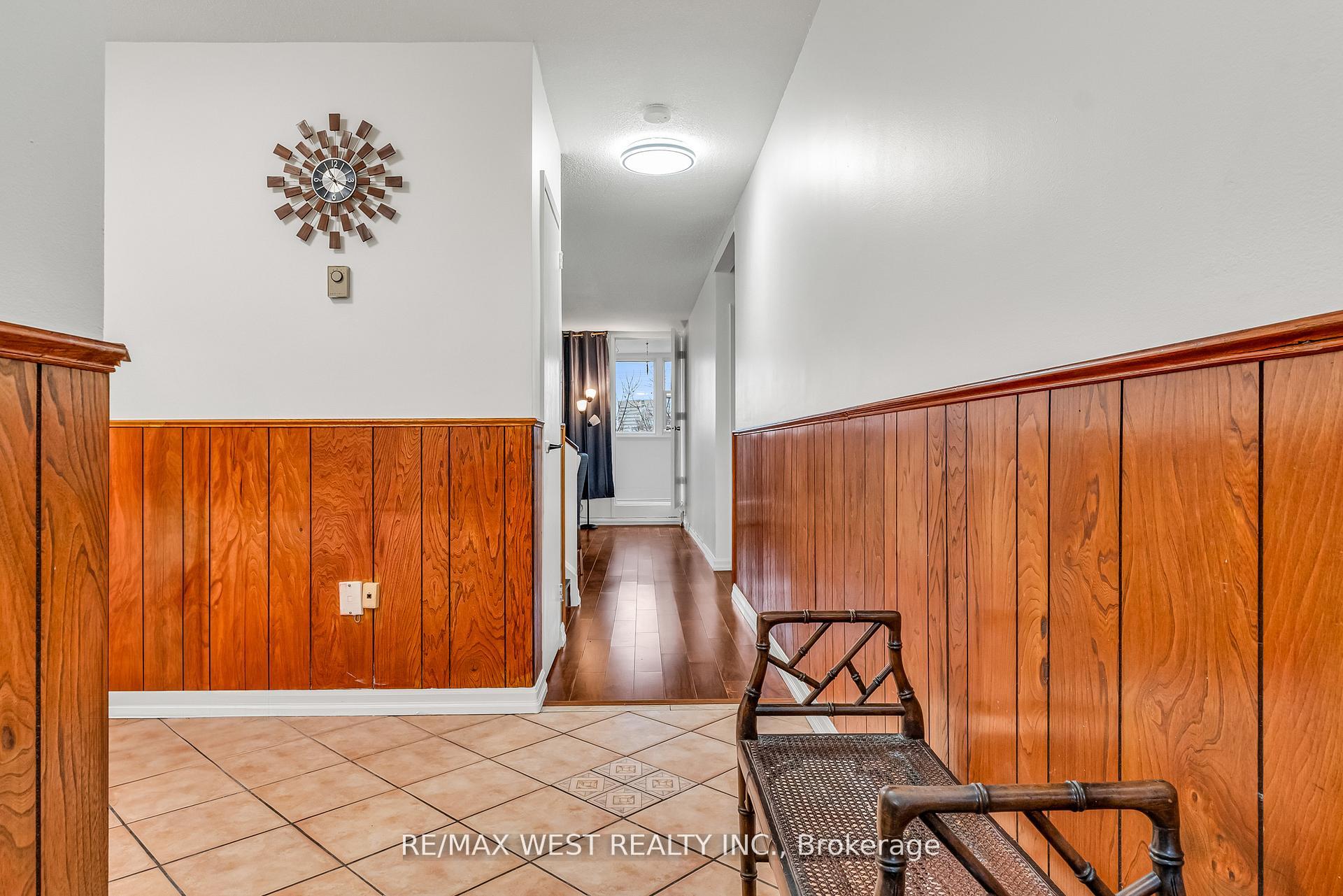 Photo 4 of Unit 305, 155 Leeward Glenway, Toronto, Flemingdon Park — HOMEH