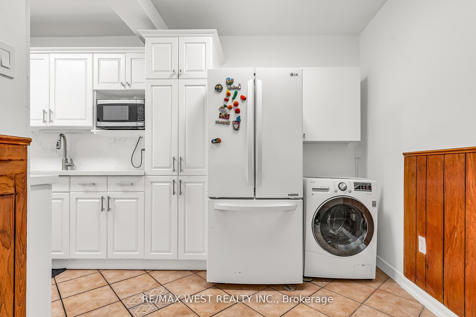Photo 7 of Unit 305, 155 Leeward Glenway, Toronto, Flemingdon Park — HOMEH