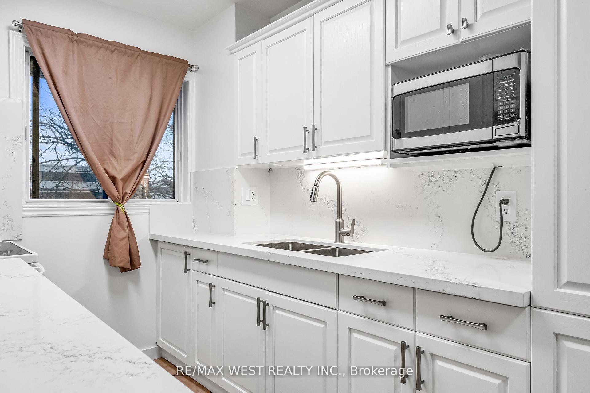 Photo 9 of Unit 305, 155 Leeward Glenway, Toronto, Flemingdon Park — HOMEH