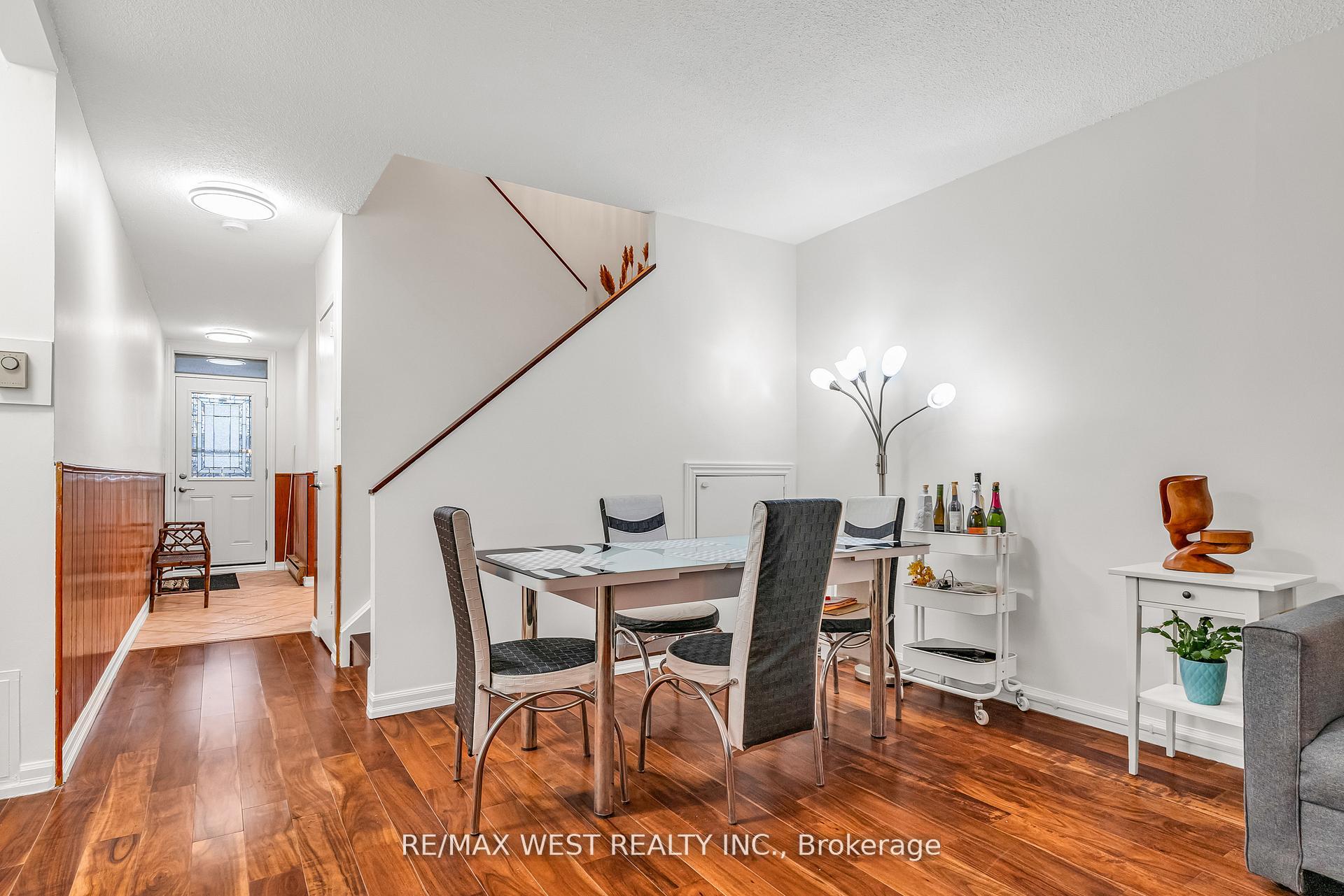 Photo 10 of Unit 305, 155 Leeward Glenway, Toronto, Flemingdon Park — HOMEH