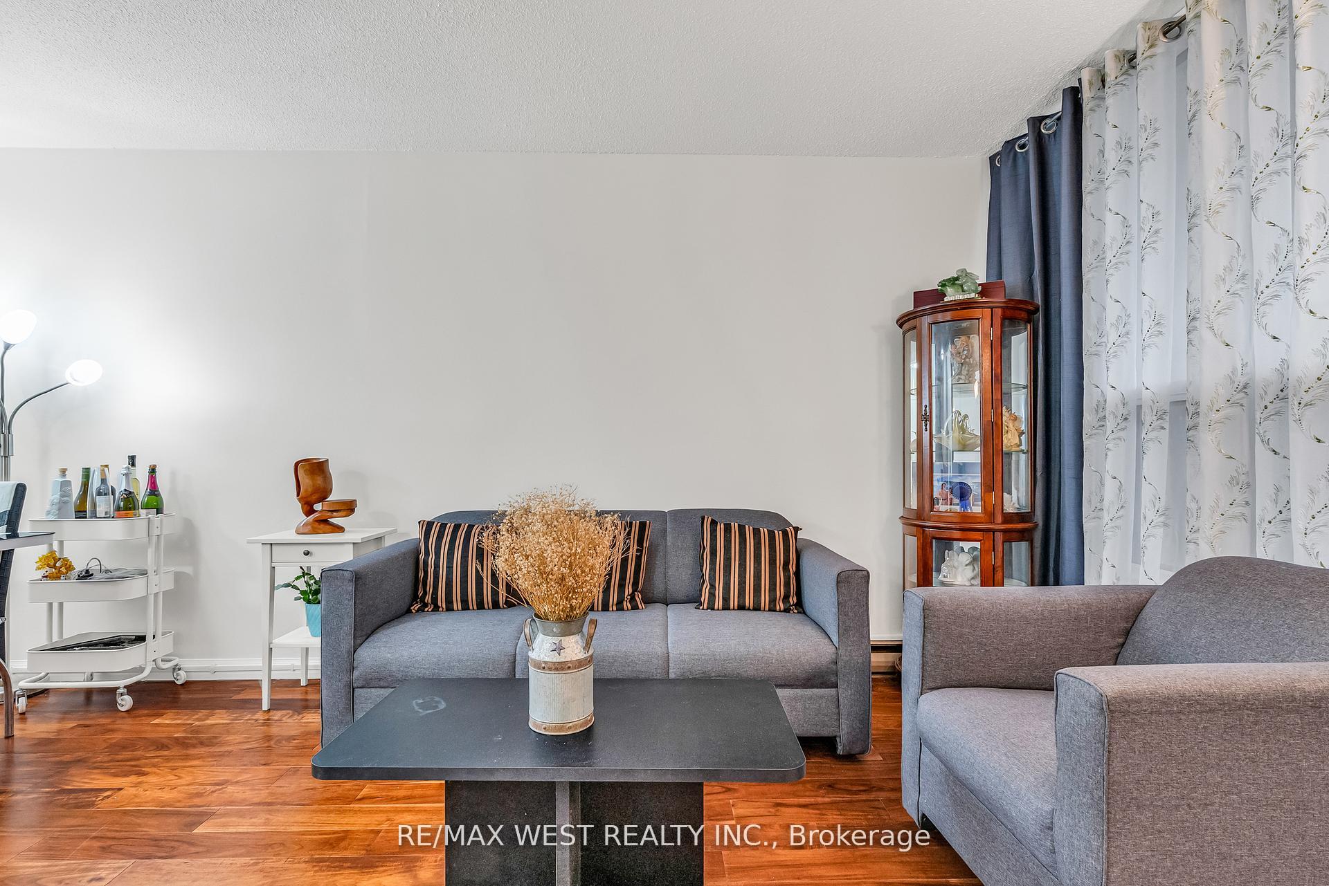 Photo 13 of Unit 305, 155 Leeward Glenway, Toronto, Flemingdon Park — HOMEH