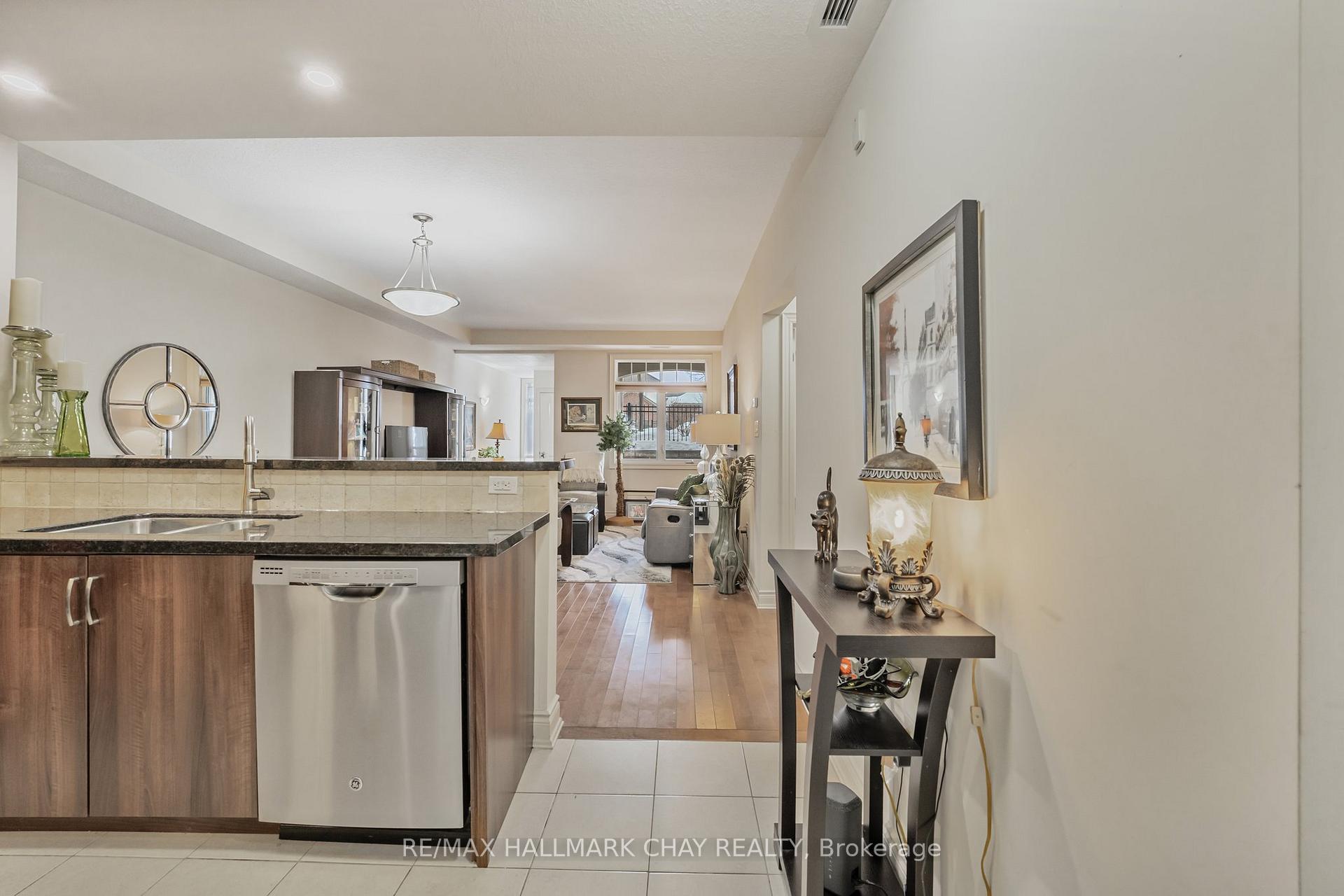 Photo 7 of Unit 103, 2 Briar Hill Heights, New Tecumseth, Rural New Tecumseth — HOMEH