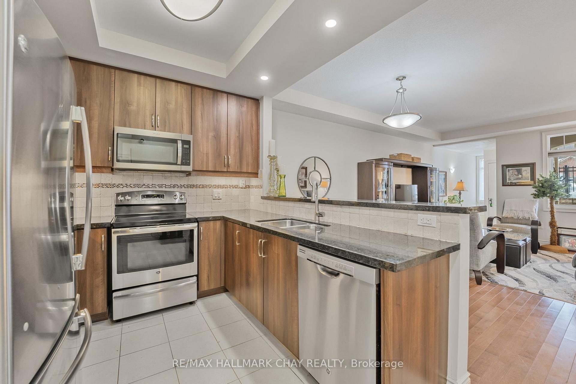 Photo 8 of Unit 103, 2 Briar Hill Heights, New Tecumseth, Rural New Tecumseth — HOMEH
