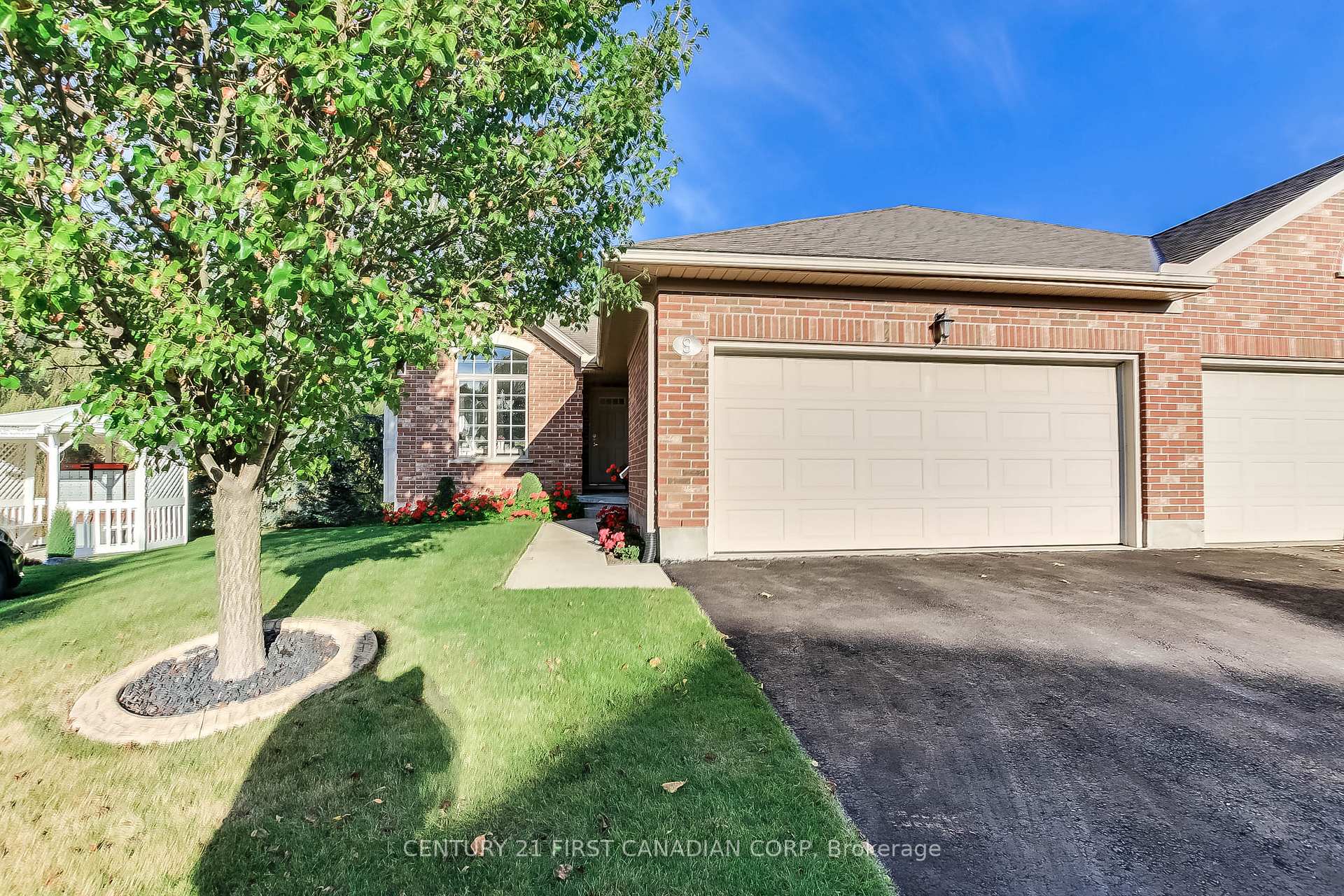 Photo 1 of 307 Metcalfe Street E, Strathroy-Caradoc, NE — HOMEH