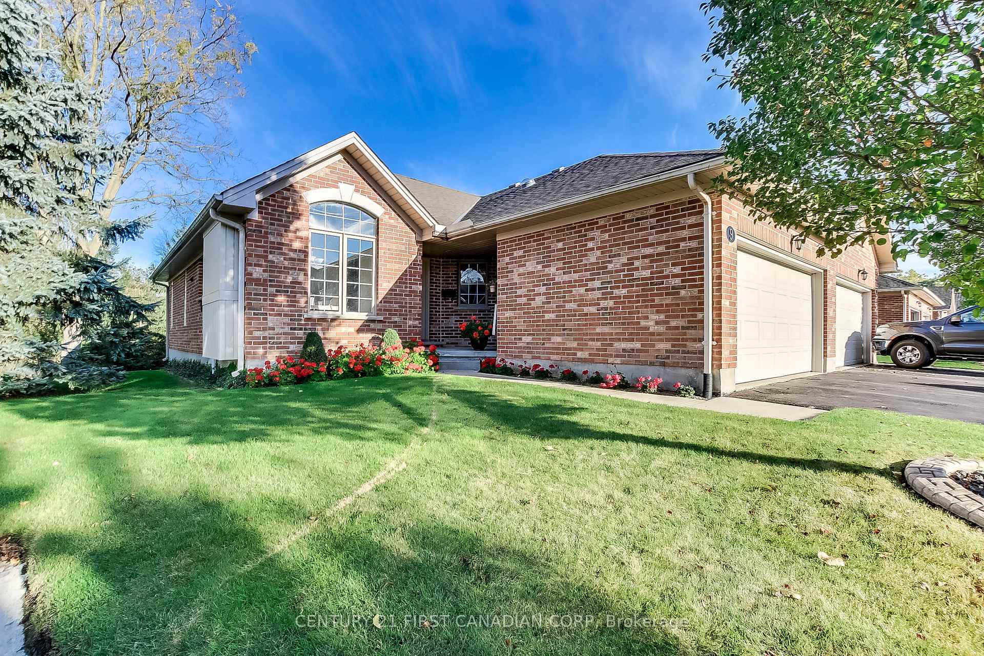 Photo 2 of 307 Metcalfe Street E, Strathroy-Caradoc, NE — HOMEH